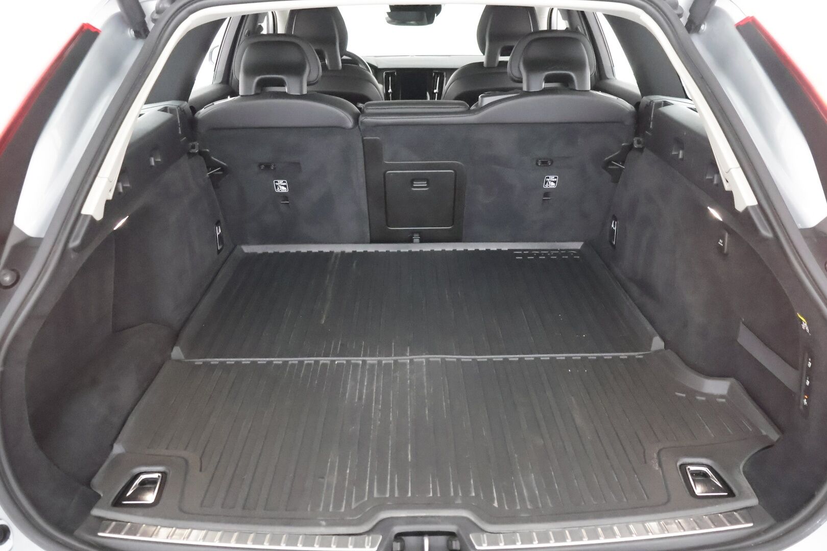 Volvo V90 2018 D4 AWD Inscription aut / Webasto / Pilot Assist / Panorama / Koukku / Sportpenkki Muistilla / Apple&Android / KeylessGo - Supervarusteet / Jakohihna vaihdettu 86tkm kohdalla / Nahkasisusta / Tutkat /