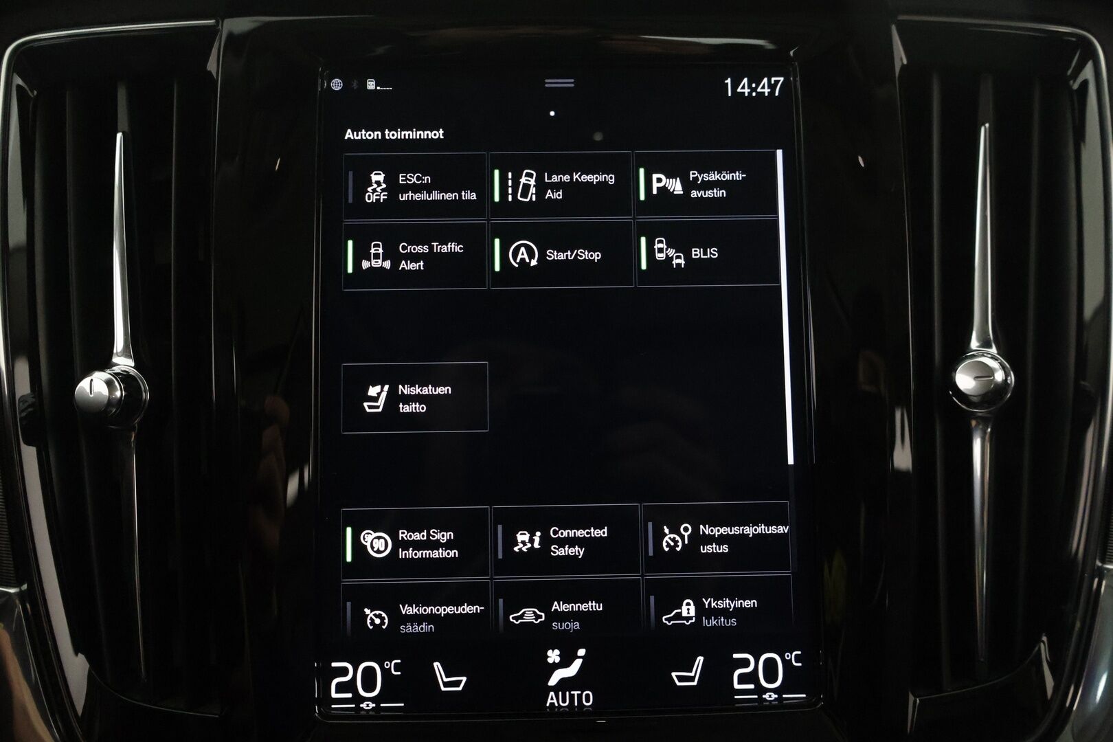 Volvo V90 2018 D4 AWD Inscription aut / Webasto / Pilot Assist / Panorama / Koukku / Sportpenkki Muistilla / Apple&Android / KeylessGo - Supervarusteet / Jakohihna vaihdettu 86tkm kohdalla / Nahkasisusta / Tutkat /
