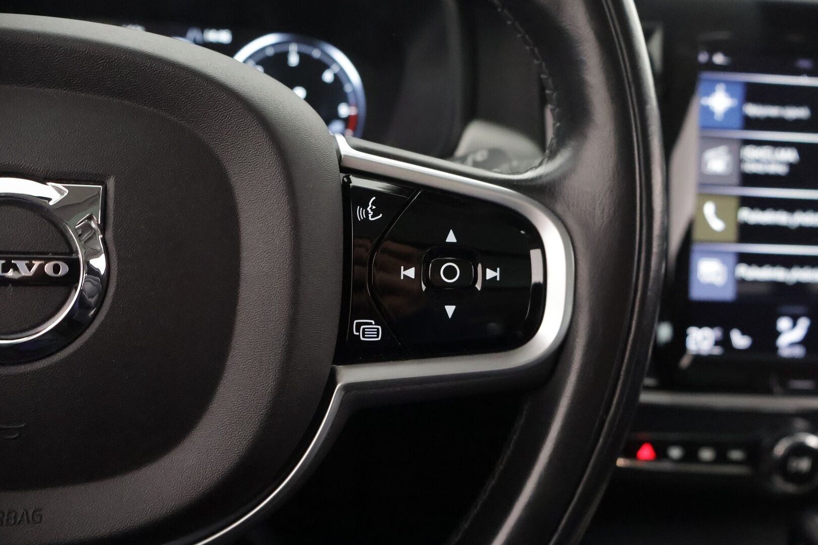 Volvo V90 2018 D4 AWD Inscription aut / Webasto / Pilot Assist / Panorama / Koukku / Sportpenkki Muistilla / Apple&Android / KeylessGo - Supervarusteet / Jakohihna vaihdettu 86tkm kohdalla / Nahkasisusta / Tutkat /