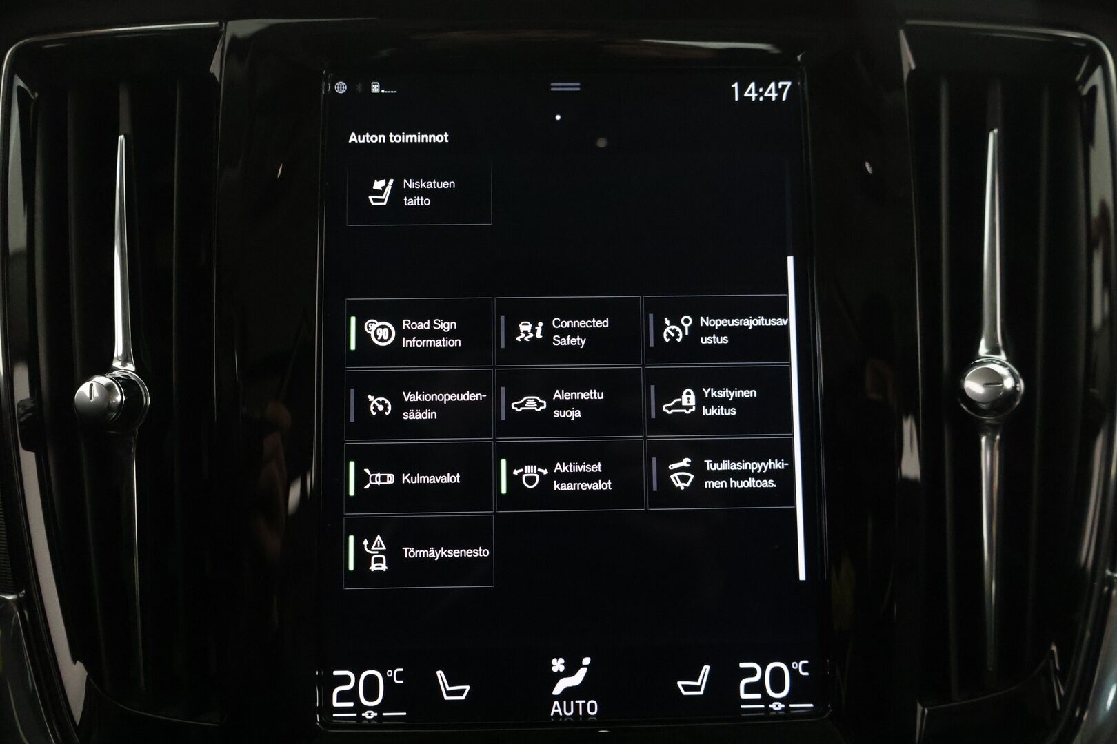 Volvo V90 2018 D4 AWD Inscription aut / Webasto / Pilot Assist / Panorama / Koukku / Sportpenkki Muistilla / Apple&Android / KeylessGo - Supervarusteet / Jakohihna vaihdettu 86tkm kohdalla / Nahkasisusta / Tutkat /