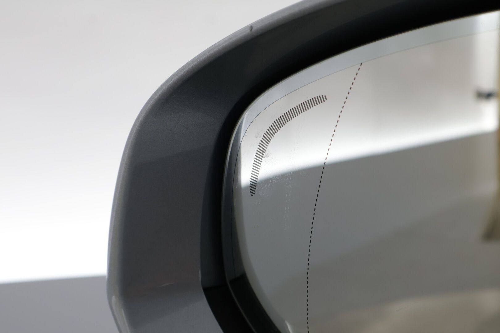 Volvo V90 CROSS COUNTRY 2017 D4 AWD aut Inscription Pro * Webasto / Adapt. Vakkari / Sporttinahat / P-kamera / Muistipenkki / Koukku / BLIS * - 2x renkaat alumiinivanteilla / Ei AdBlue -järjestelmää!