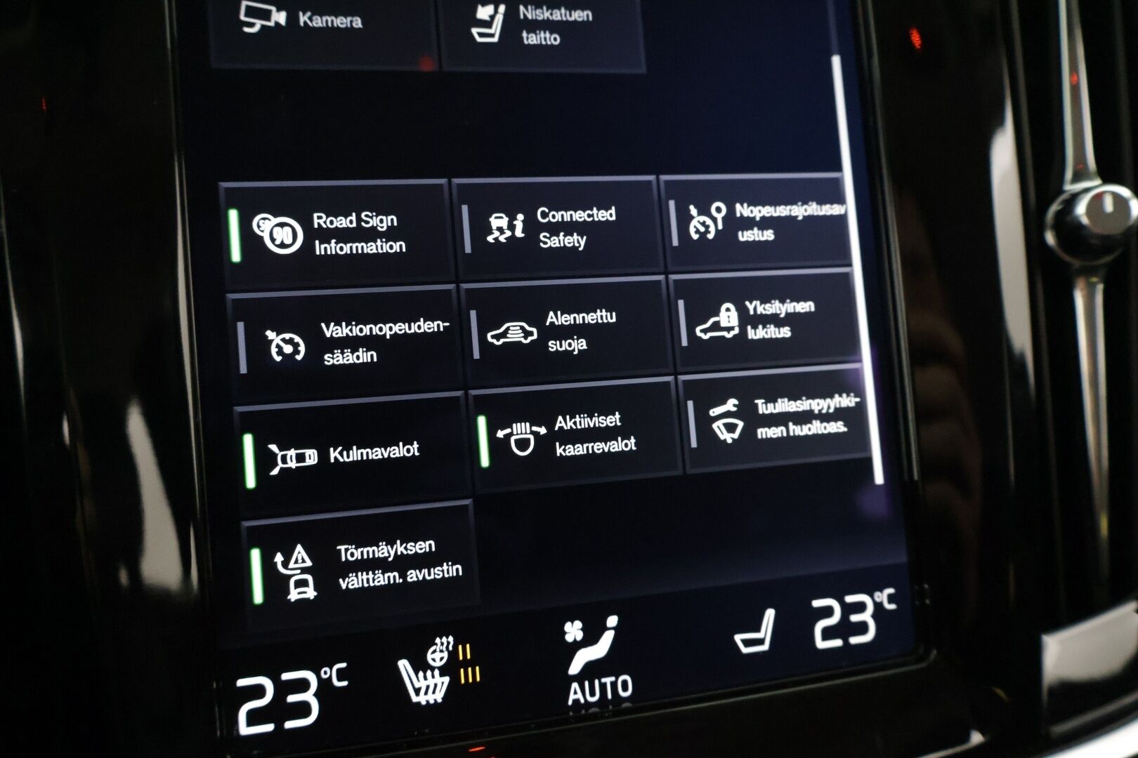 Volvo V90 CROSS COUNTRY 2017 D4 AWD aut Inscription Pro * Webasto / Adapt. Vakkari / Sporttinahat / P-kamera / Muistipenkki / Koukku / BLIS * - 2x renkaat alumiinivanteilla / Ei AdBlue -järjestelmää!