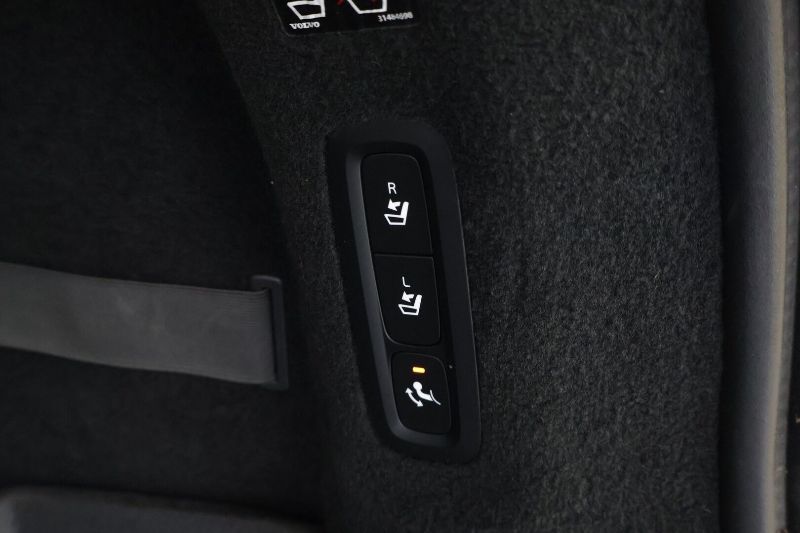 Volvo V90 CROSS COUNTRY 2017 D4 AWD aut Inscription Pro * Webasto / Adapt. Vakkari / Sporttinahat / P-kamera / Muistipenkki / Koukku / BLIS * - 2x renkaat alumiinivanteilla / Ei AdBlue -järjestelmää!