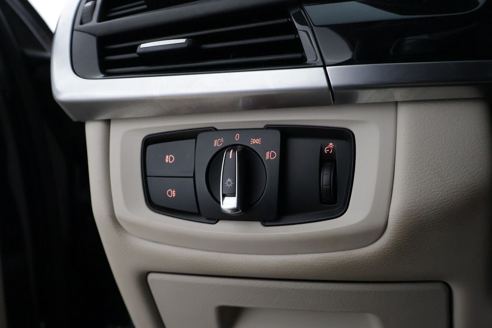 BMW X5 2016 40e M-Sport * Tämä auto myydään YritysOutlet -valikoimasta vain yritykselle * Adapt.vak / Hud / Panorama * - * Tämä auto myydään YritysOutlet -valikoimasta vain yritykselle * Ökyvarusteet / Siistikuntoinen / Katsastettu / 2x hyväkuntoiset renkaat ja vanteet *