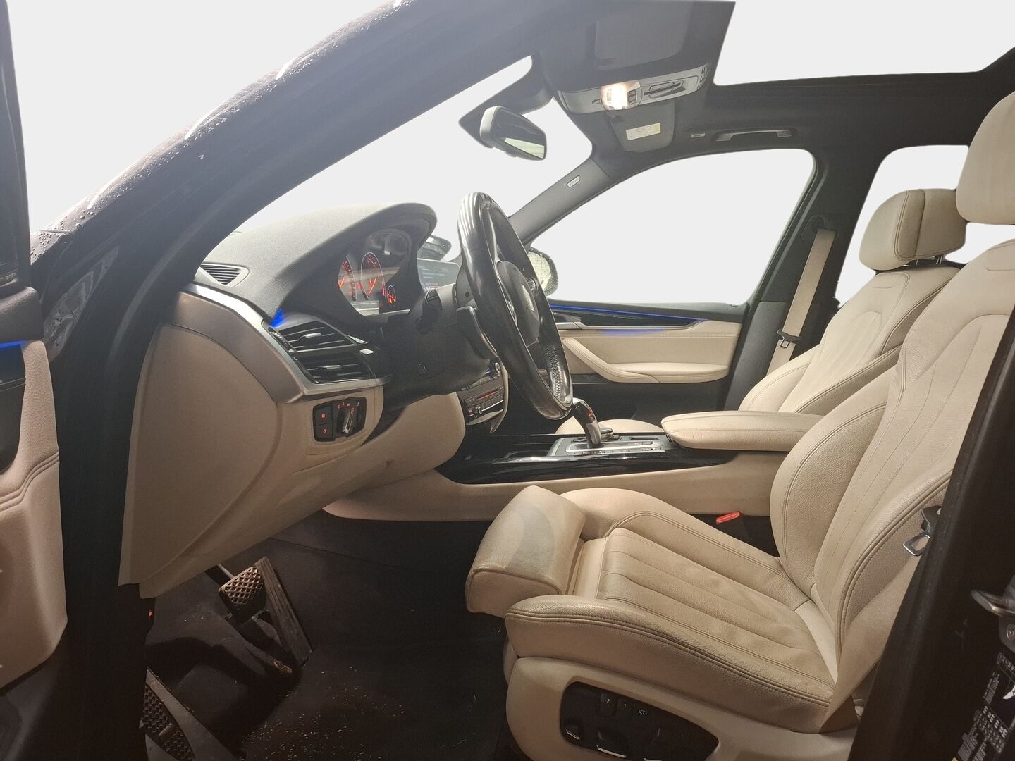 BMW X5 2016 40e M-Sport * Tämä auto myydään YritysOutlet -valikoimasta vain yritykselle * Adapt.vak / Hud / Panorama * - * Tämä auto myydään YritysOutlet -valikoimasta vain yritykselle * Ökyvarusteet / Siistikuntoinen / Katsastettu / 2x hyväkuntoiset renkaat ja vanteet *