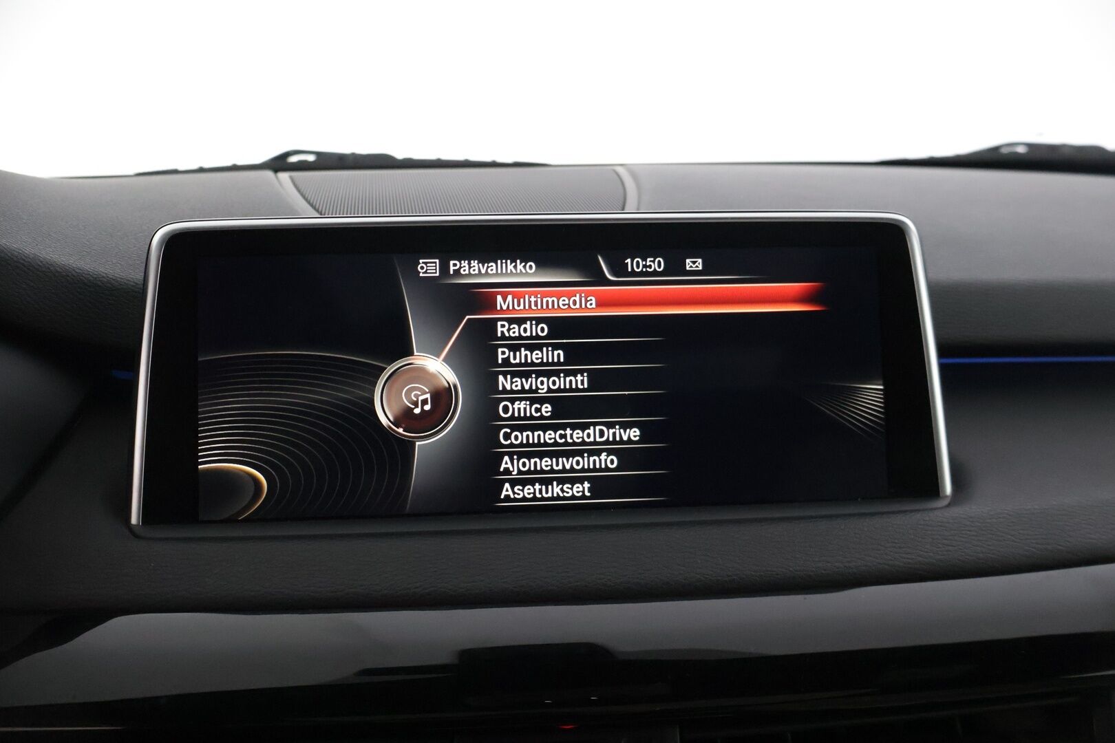 BMW X5 2016 40e M-Sport * Tämä auto myydään YritysOutlet -valikoimasta vain yritykselle * Adapt.vak / Hud / Panorama * - * Tämä auto myydään YritysOutlet -valikoimasta vain yritykselle * Ökyvarusteet / Siistikuntoinen / Katsastettu / 2x hyväkuntoiset renkaat ja vanteet *