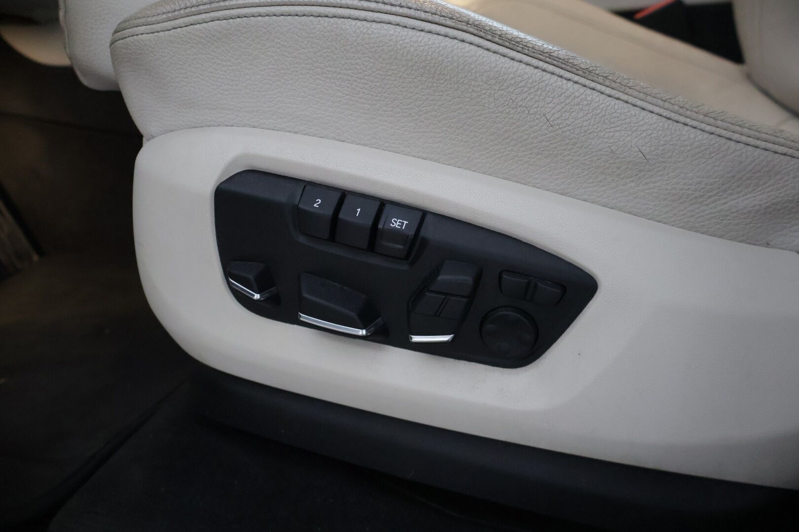 BMW X5 2016 40e M-Sport * Tämä auto myydään YritysOutlet -valikoimasta vain yritykselle * Adapt.vak / Hud / Panorama * - * Tämä auto myydään YritysOutlet -valikoimasta vain yritykselle * Ökyvarusteet / Siistikuntoinen / Katsastettu / 2x hyväkuntoiset renkaat ja vanteet *