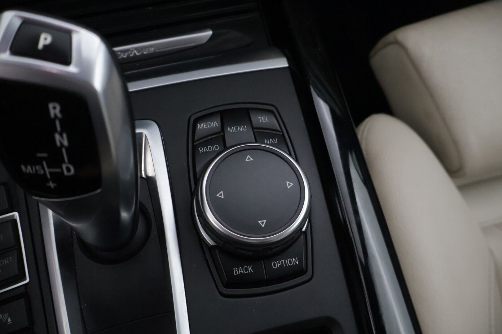 BMW X5 2016 40e M-Sport * Tämä auto myydään YritysOutlet -valikoimasta vain yritykselle * Adapt.vak / Hud / Panorama * - * Tämä auto myydään YritysOutlet -valikoimasta vain yritykselle * Ökyvarusteet / Siistikuntoinen / Katsastettu / 2x hyväkuntoiset renkaat ja vanteet *