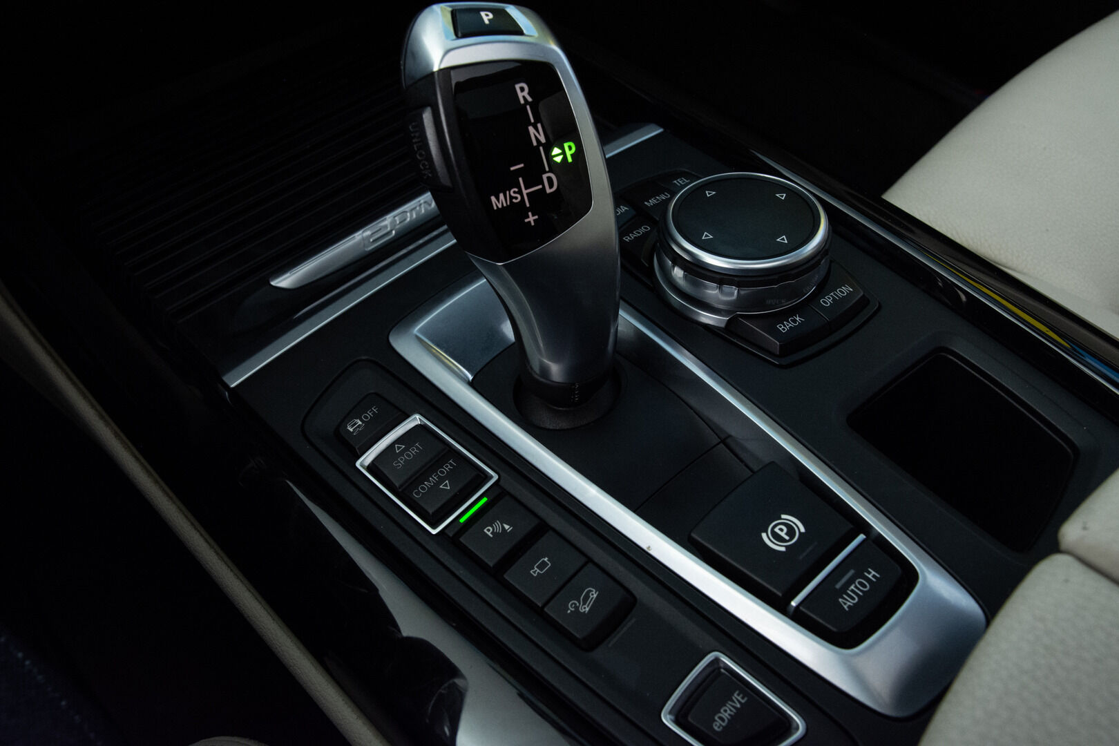 BMW X5 2016 40e M-Sport * Tämä auto myydään YritysOutlet -valikoimasta vain yritykselle * Adapt.vak / Hud / Panorama * - * Tämä auto myydään YritysOutlet -valikoimasta vain yritykselle * Ökyvarusteet / Siistikuntoinen / Katsastettu / 2x hyväkuntoiset renkaat ja vanteet *