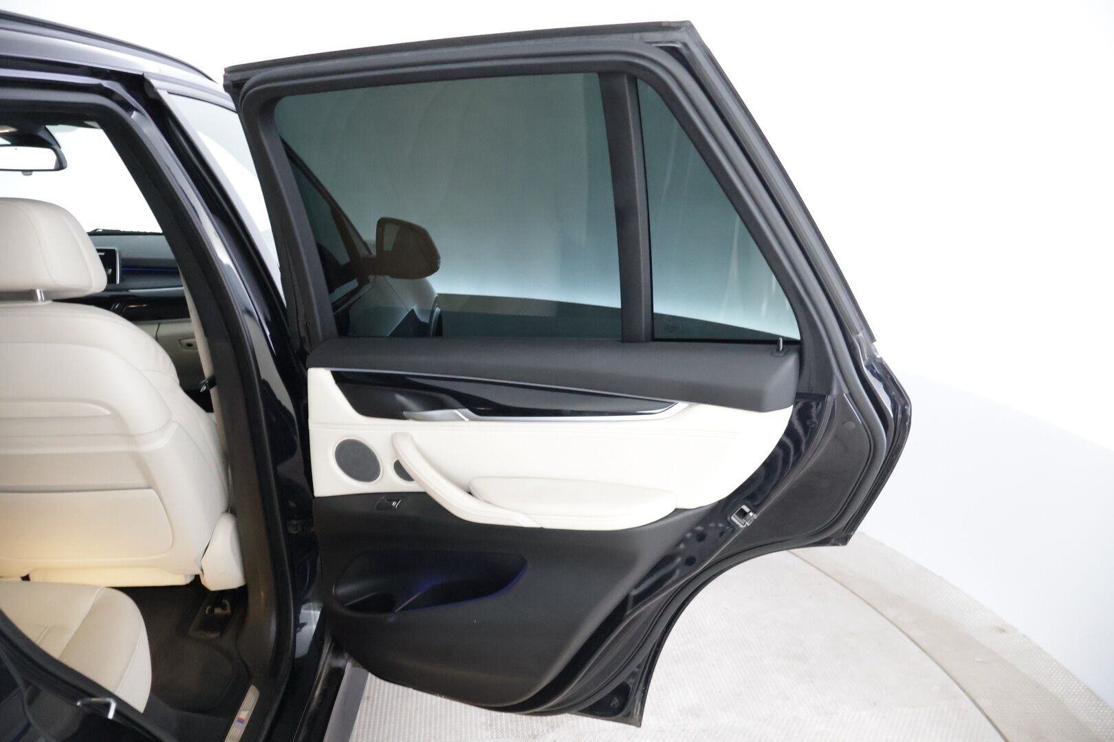 BMW X5 2016 40e M-Sport * Tämä auto myydään YritysOutlet -valikoimasta vain yritykselle * Adapt.vak / Hud / Panorama * - * Tämä auto myydään YritysOutlet -valikoimasta vain yritykselle * Ökyvarusteet / Siistikuntoinen / Katsastettu / 2x hyväkuntoiset renkaat ja vanteet *