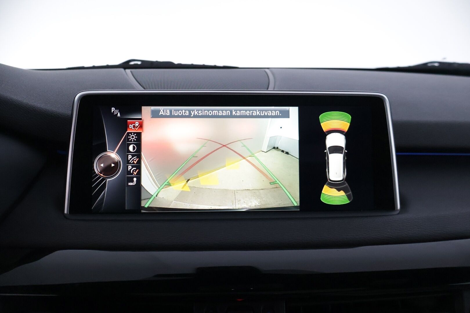 BMW X5 2016 40e M-Sport * Tämä auto myydään YritysOutlet -valikoimasta vain yritykselle * Adapt.vak / Hud / Panorama * - * Tämä auto myydään YritysOutlet -valikoimasta vain yritykselle * Ökyvarusteet / Siistikuntoinen / Katsastettu / 2x hyväkuntoiset renkaat ja vanteet *