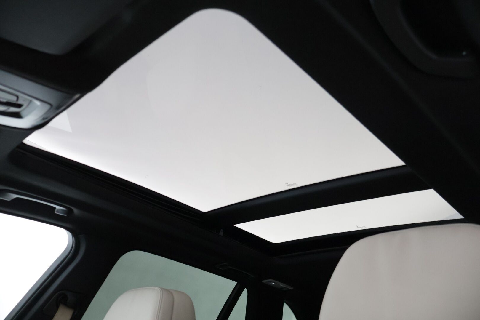 BMW X5 2016 40e M-Sport * Tämä auto myydään YritysOutlet -valikoimasta vain yritykselle * Adapt.vak / Hud / Panorama * - * Tämä auto myydään YritysOutlet -valikoimasta vain yritykselle * Ökyvarusteet / Siistikuntoinen / Katsastettu / 2x hyväkuntoiset renkaat ja vanteet *