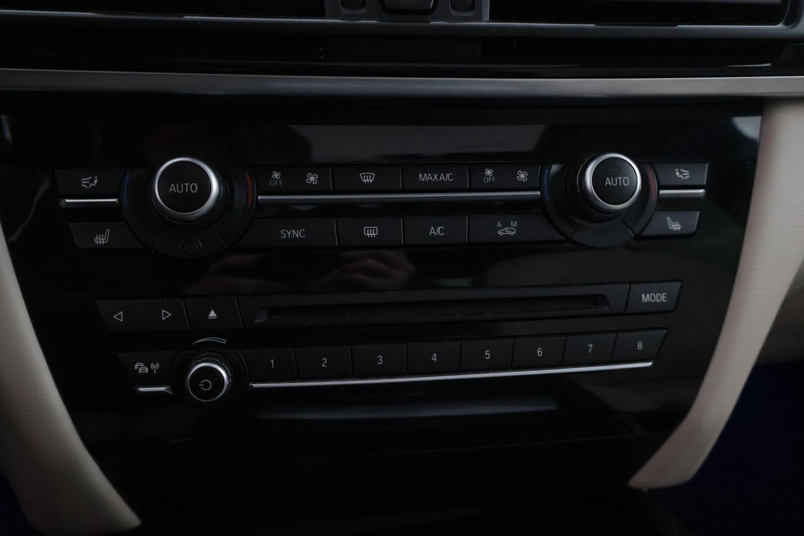 BMW X5 2016 40e M-Sport * Tämä auto myydään YritysOutlet -valikoimasta vain yritykselle * Adapt.vak / Hud / Panorama * - * Tämä auto myydään YritysOutlet -valikoimasta vain yritykselle * Ökyvarusteet / Siistikuntoinen / Katsastettu / 2x hyväkuntoiset renkaat ja vanteet *