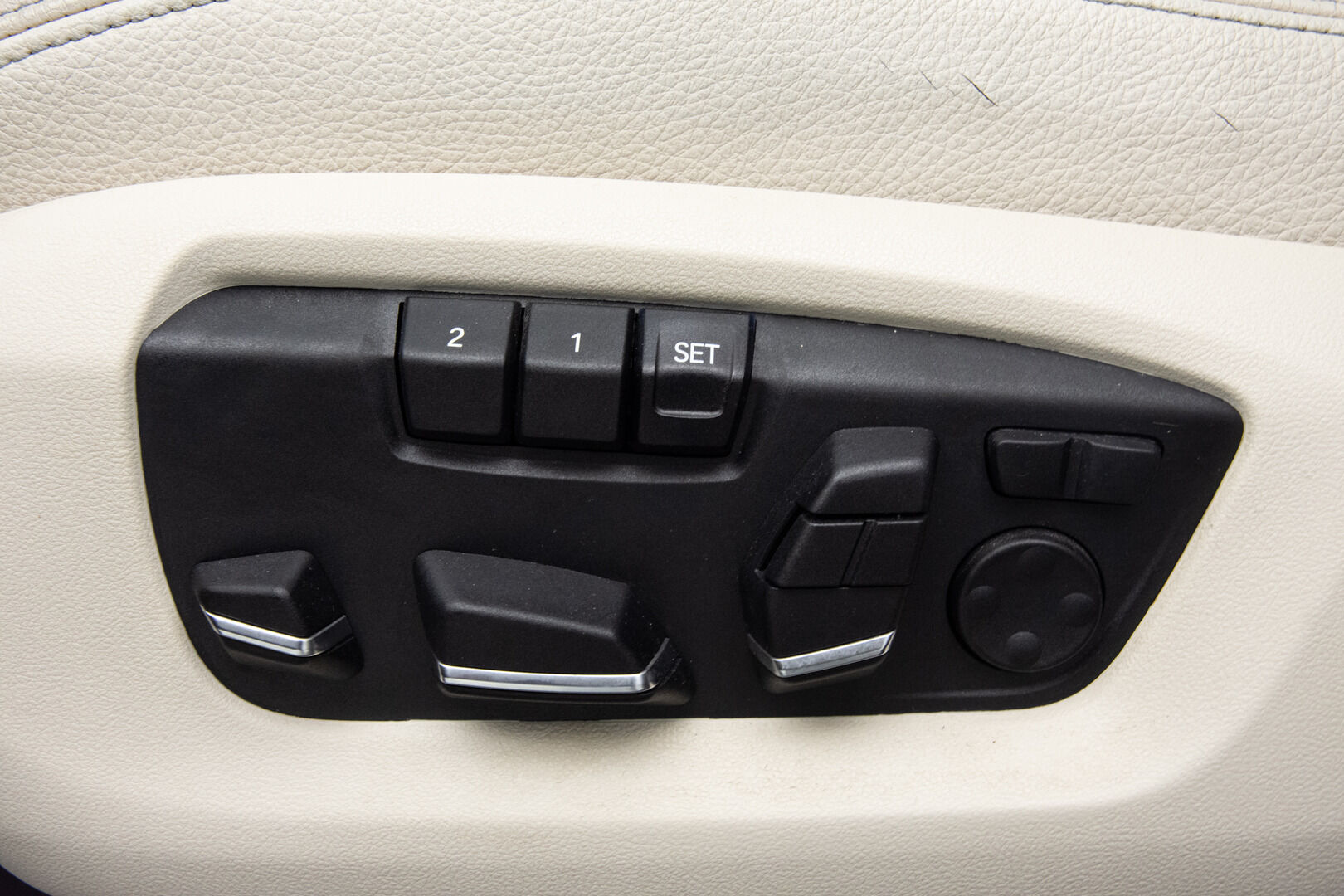 BMW X5 2016 40e M-Sport * Tämä auto myydään YritysOutlet -valikoimasta vain yritykselle * Adapt.vak / Hud / Panorama * - * Tämä auto myydään YritysOutlet -valikoimasta vain yritykselle * Ökyvarusteet / Siistikuntoinen / Katsastettu / 2x hyväkuntoiset renkaat ja vanteet *