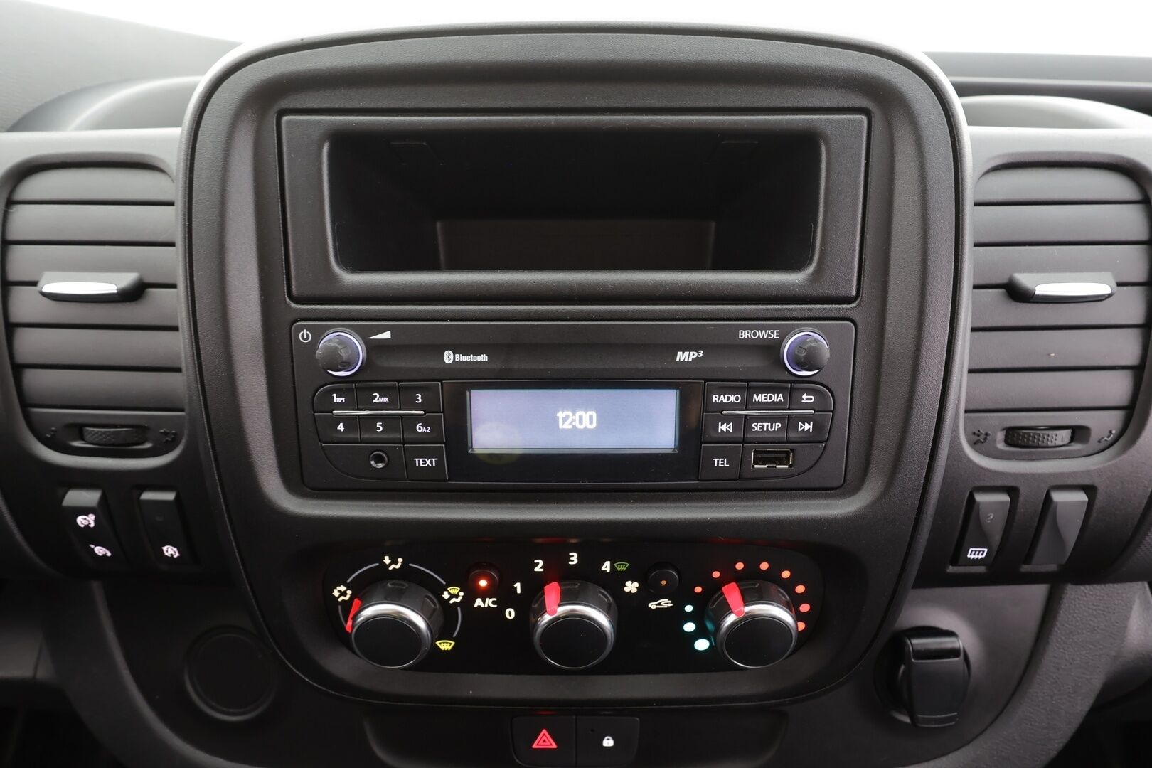 Renault Trafic 2021 dCi 120 L2H1 6,0m3 * Vakkari / Webasto / Koukku / LED / P.Kamera / Bluetooth * - Suomi-auto / Kahdet Renkaat