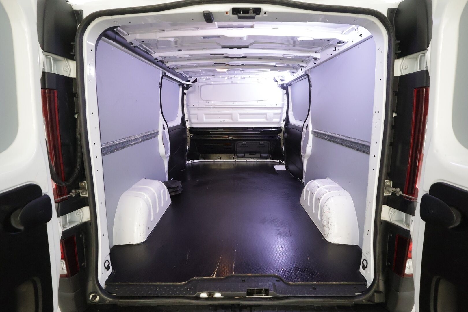 Renault Trafic 2021 dCi 120 L2H1 6,0m3 * Vakkari / Webasto / Koukku / LED / P.Kamera / Bluetooth * - Suomi-auto / Kahdet Renkaat