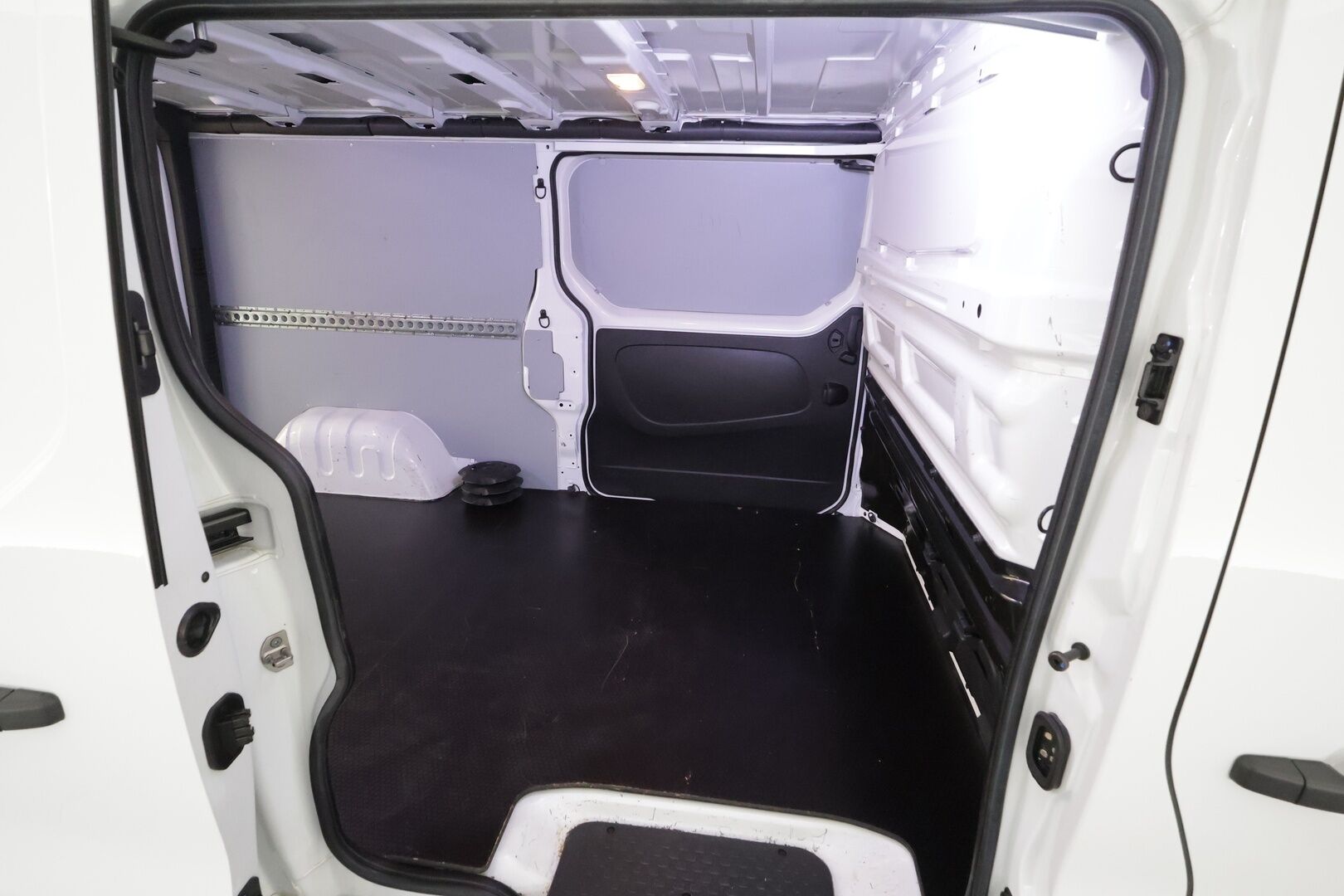 Renault Trafic 2021 dCi 120 L2H1 6,0m3 * Vakkari / Webasto / Koukku / LED / P.Kamera / Bluetooth * - Suomi-auto / Kahdet Renkaat