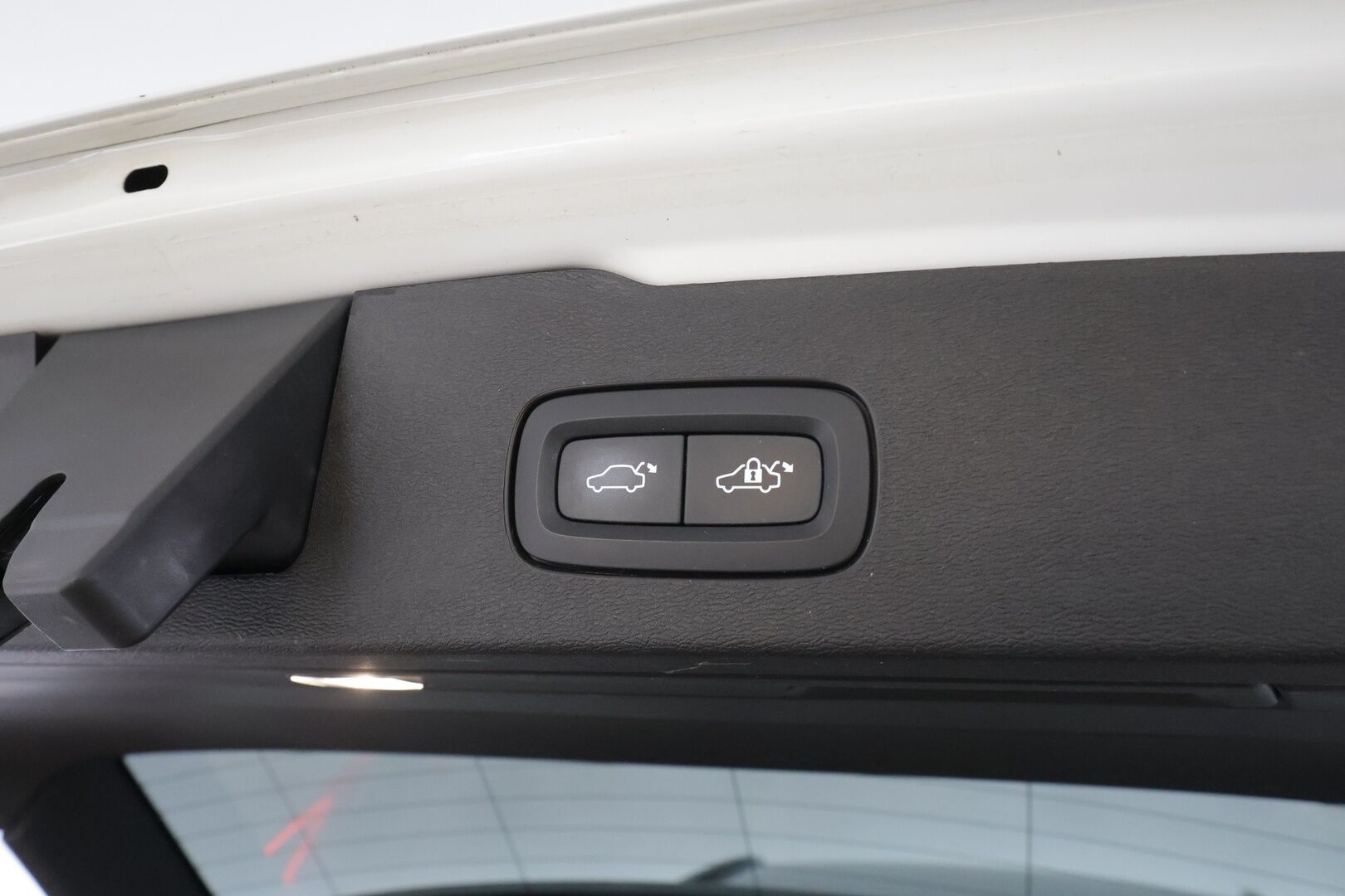 Volvo V60 2022 B4 MHEV Business R-Design Edition * Webasto / Koukku / ACC / Full-LED / P.kamera / Sportpenkki Muistipenkki / Navi / Kaistavahti * - 1-om Suomi-auto / Kahdet renkaat / Merkkihuollot