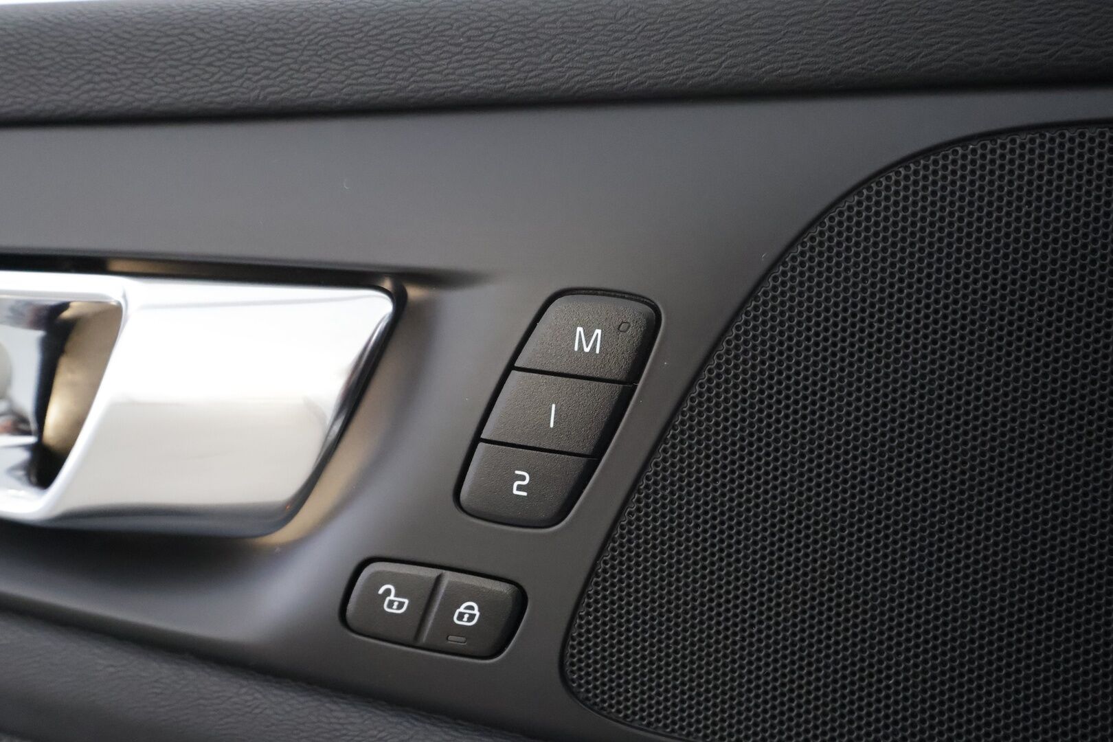 Volvo V60 2022 B4 MHEV Business R-Design Edition * Webasto / Koukku / ACC / Full-LED / P.kamera / Sportpenkki Muistipenkki / Navi / Kaistavahti * - 1-om Suomi-auto / Kahdet renkaat / Merkkihuollot