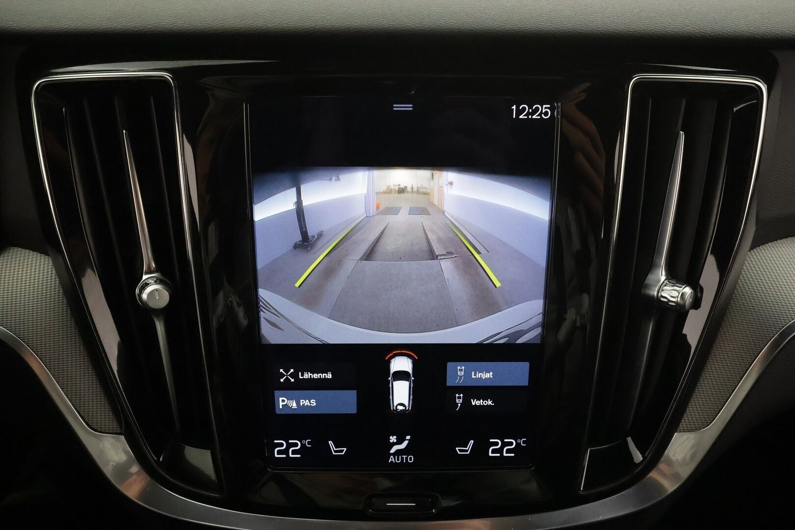 Volvo V60 2022 B4 MHEV Business R-Design Edition * Webasto / Koukku / ACC / Full-LED / P.kamera / Sportpenkki Muistipenkki / Navi / Kaistavahti * - 1-om Suomi-auto / Kahdet renkaat / Merkkihuollot