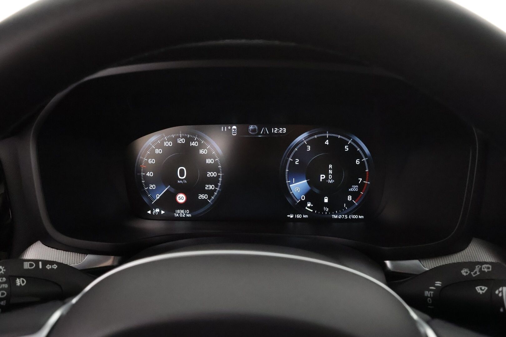 Volvo V60 2022 B4 MHEV Business R-Design Edition * Webasto / Koukku / ACC / Full-LED / P.kamera / Sportpenkki Muistipenkki / Navi / Kaistavahti * - 1-om Suomi-auto / Kahdet renkaat / Merkkihuollot