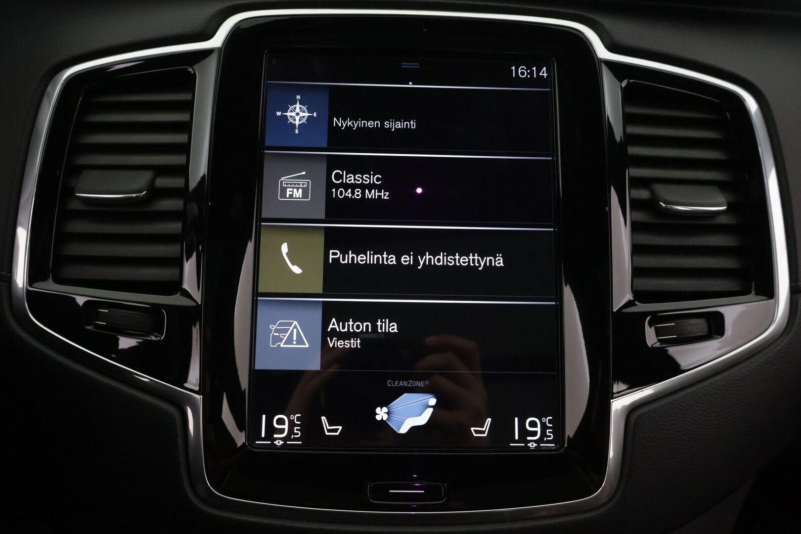 Volvo XC90 2018 D5 AWD Inscription aut - 3,99 % KORKOTARJOUS TÄHÄN AUTOON - Pilot Assist / Ilma-alusta / Panorama / HUD / P-kamera / Ilmastoidut Sporttinahat Muistilla / Koukku / Sähköluukku