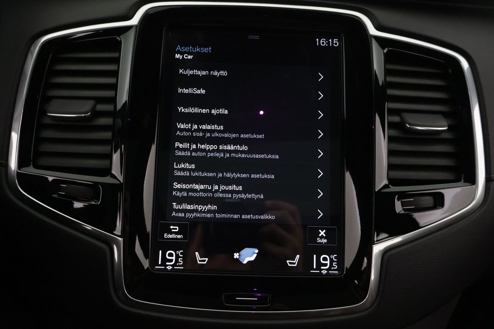Volvo XC90 2018 D5 AWD Inscription aut - 3,99 % KORKOTARJOUS TÄHÄN AUTOON - Pilot Assist / Ilma-alusta / Panorama / HUD / P-kamera / Ilmastoidut Sporttinahat Muistilla / Koukku / Sähköluukku