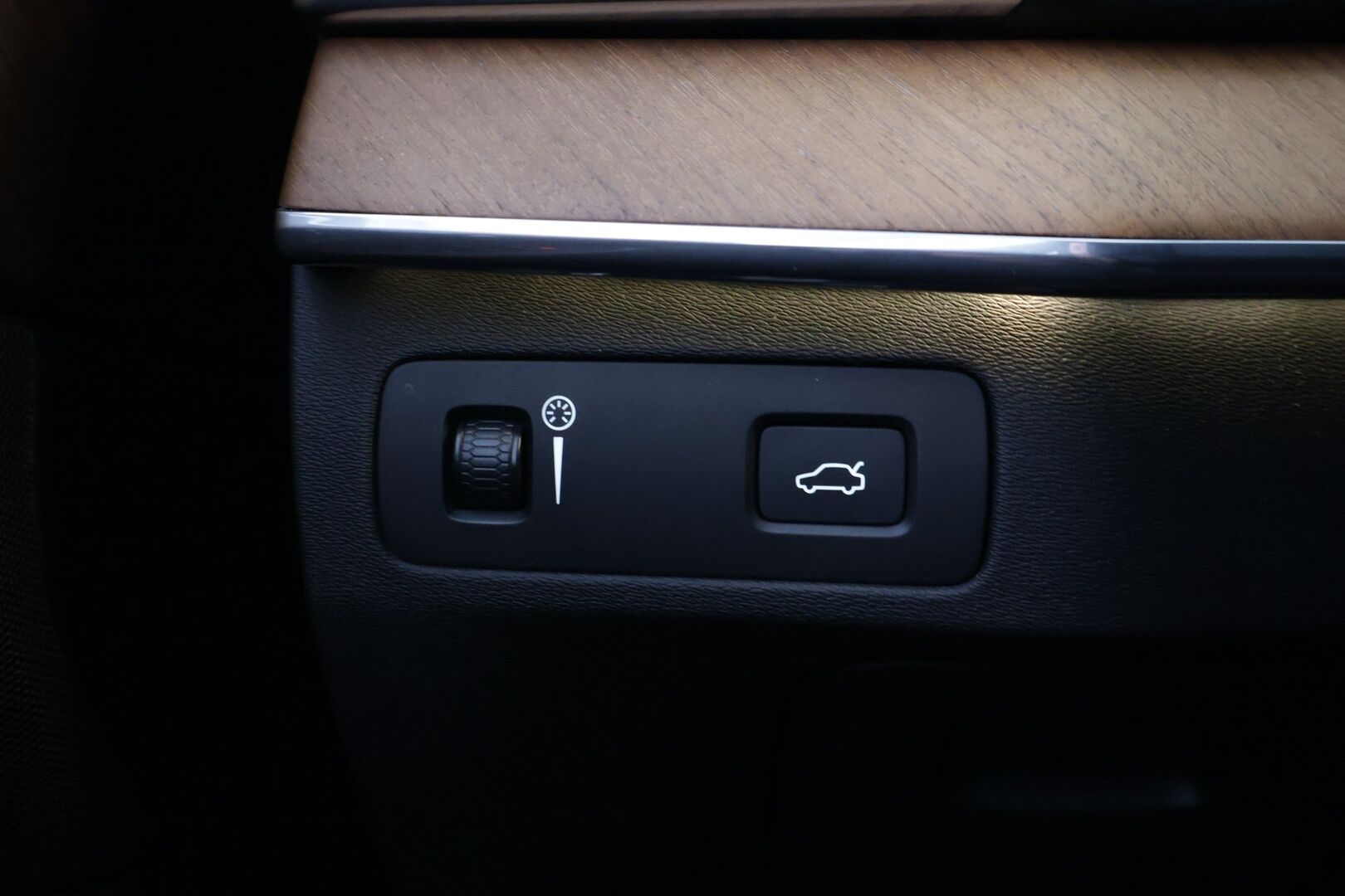 Volvo XC90 2018 D5 AWD Inscription aut - 3,99 % KORKOTARJOUS TÄHÄN AUTOON - Pilot Assist / Ilma-alusta / Panorama / HUD / P-kamera / Ilmastoidut Sporttinahat Muistilla / Koukku / Sähköluukku