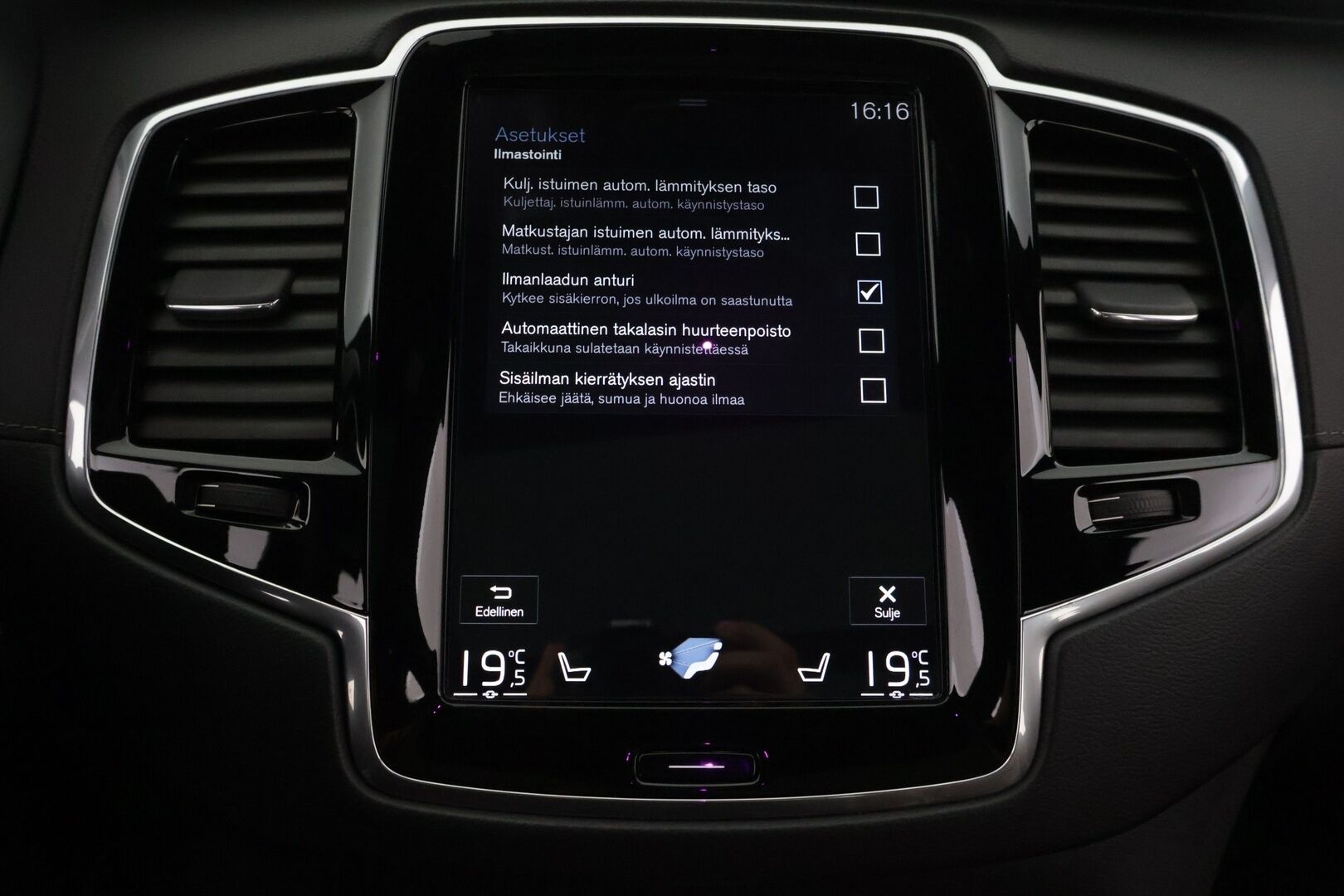 Volvo XC90 2018 D5 AWD Inscription aut - 3,99 % KORKOTARJOUS TÄHÄN AUTOON - Pilot Assist / Ilma-alusta / Panorama / HUD / P-kamera / Ilmastoidut Sporttinahat Muistilla / Koukku / Sähköluukku