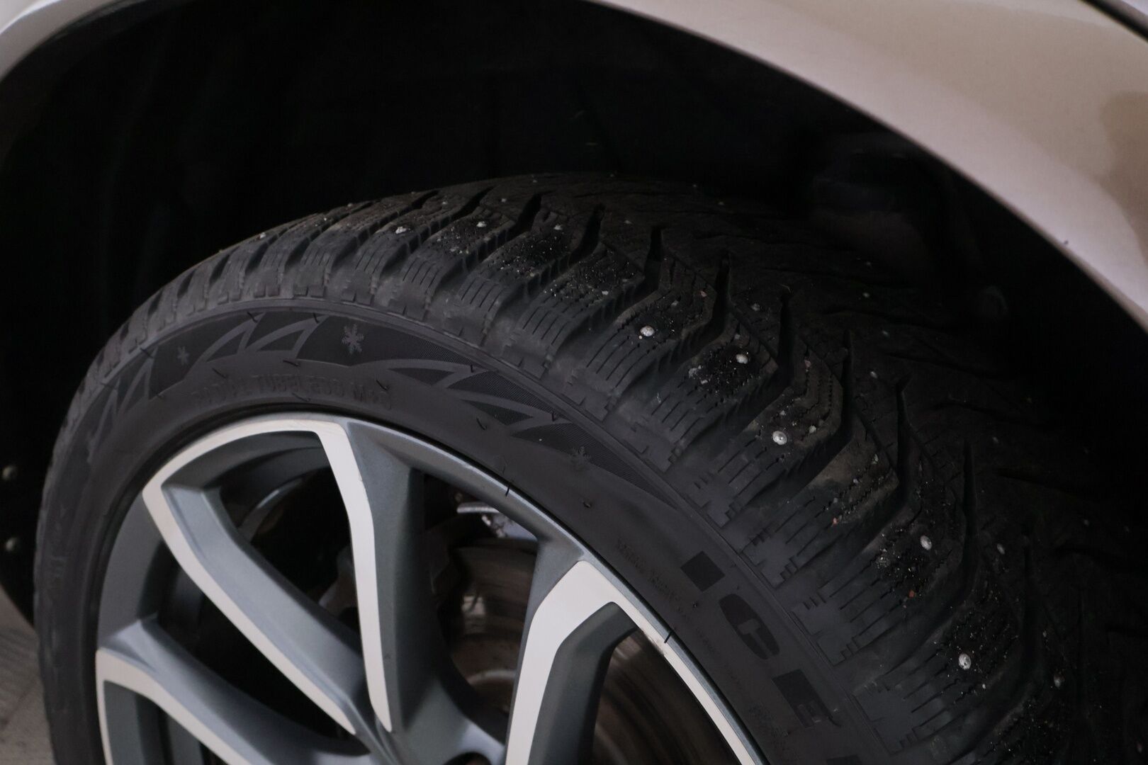 Volvo XC90 2018 D5 AWD Inscription aut - 3,99 % KORKOTARJOUS TÄHÄN AUTOON - Pilot Assist / Ilma-alusta / Panorama / HUD / P-kamera / Ilmastoidut Sporttinahat Muistilla / Koukku / Sähköluukku