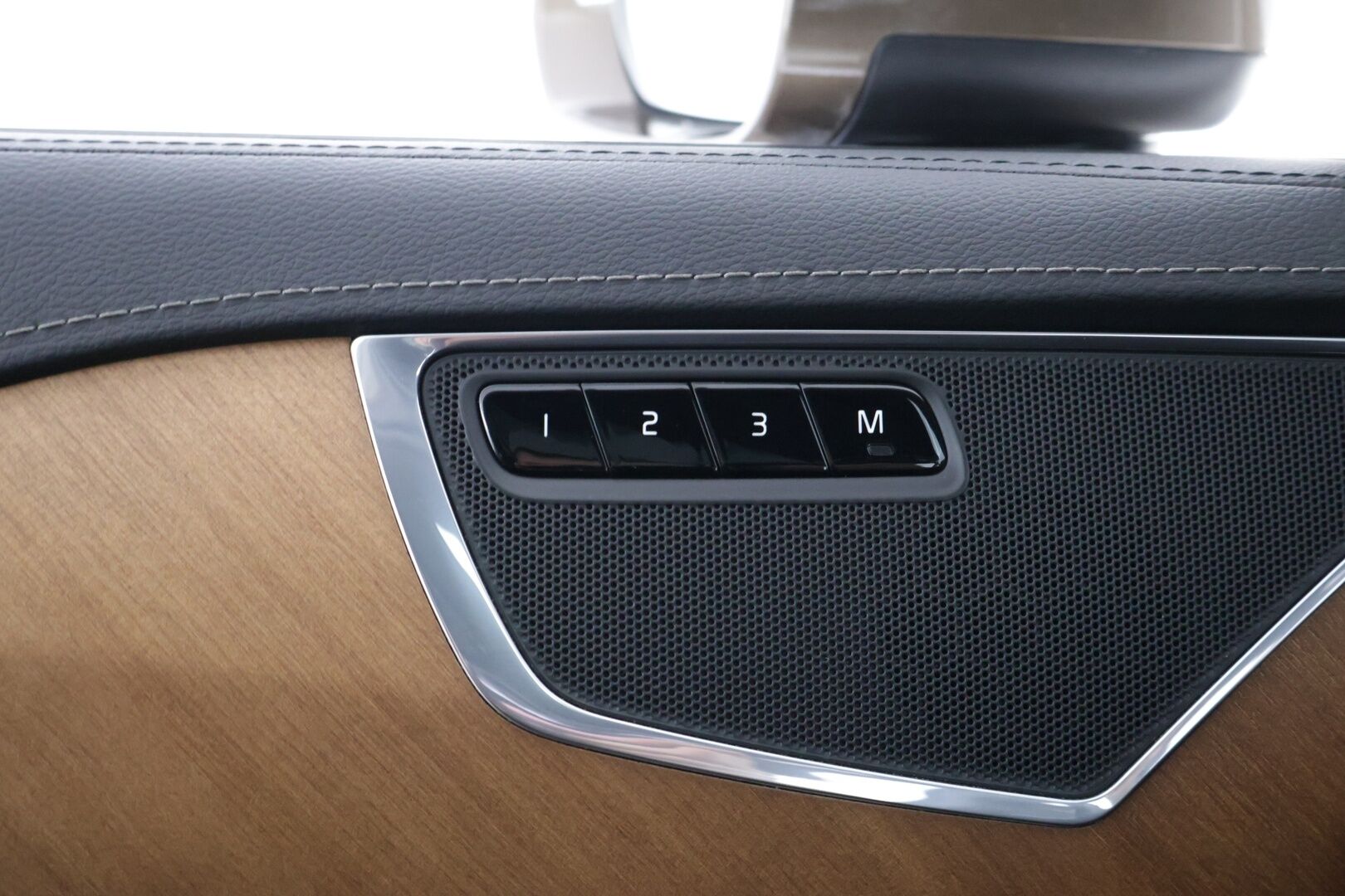 Volvo XC90 2018 D5 AWD Inscription aut - 3,99 % KORKOTARJOUS TÄHÄN AUTOON - Pilot Assist / Ilma-alusta / Panorama / HUD / P-kamera / Ilmastoidut Sporttinahat Muistilla / Koukku / Sähköluukku