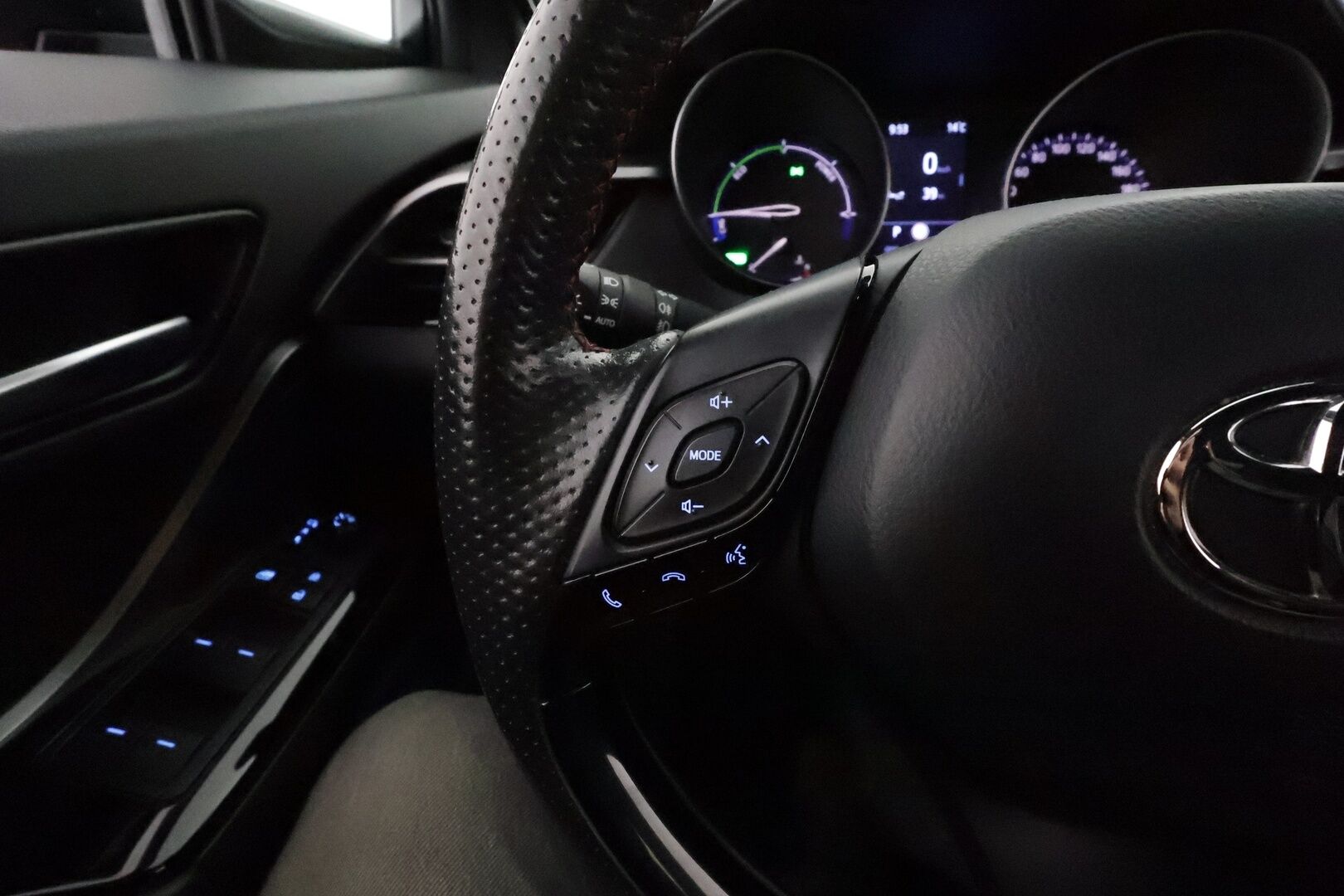 Toyota C-HR 2021 2,0 Hybrid GR Sport **ACC / JBL / P.kamera / Koukku / Sähköpenkki / LED / Navi / KeylessGo** - Suomi-auto / Kahdet renkaat aluvanteilla / Merkkihuollettu