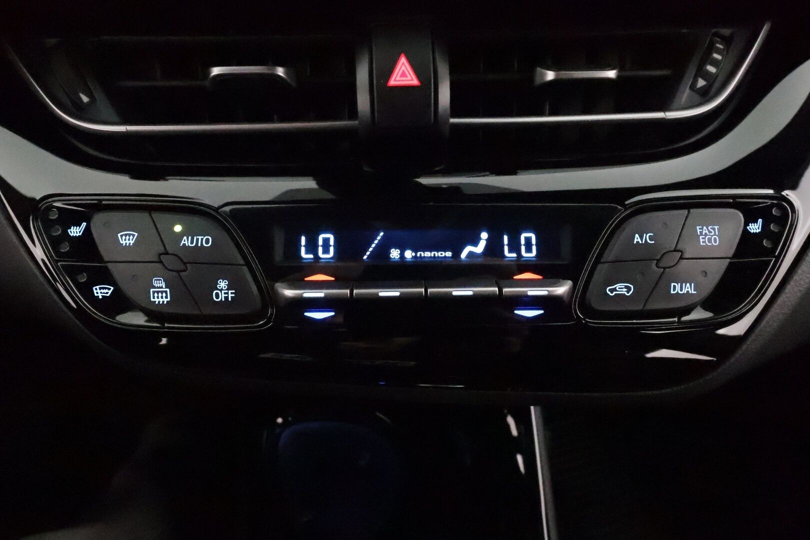 Toyota C-HR 2021 2,0 Hybrid GR Sport **ACC / JBL / P.kamera / Koukku / Sähköpenkki / LED / Navi / KeylessGo** - Suomi-auto / Kahdet renkaat aluvanteilla / Merkkihuollettu