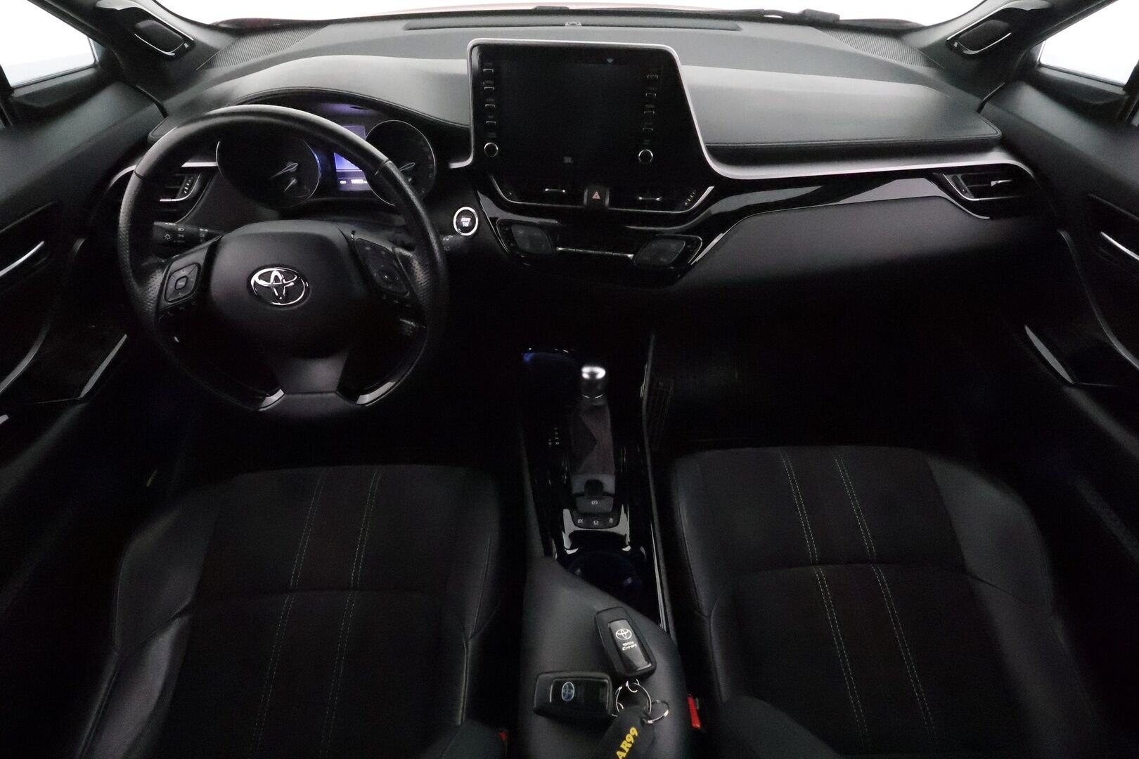 Toyota C-HR 2021 2,0 Hybrid GR Sport **ACC / JBL / P.kamera / Koukku / Sähköpenkki / LED / Navi / KeylessGo** - Suomi-auto / Kahdet renkaat aluvanteilla / Merkkihuollettu