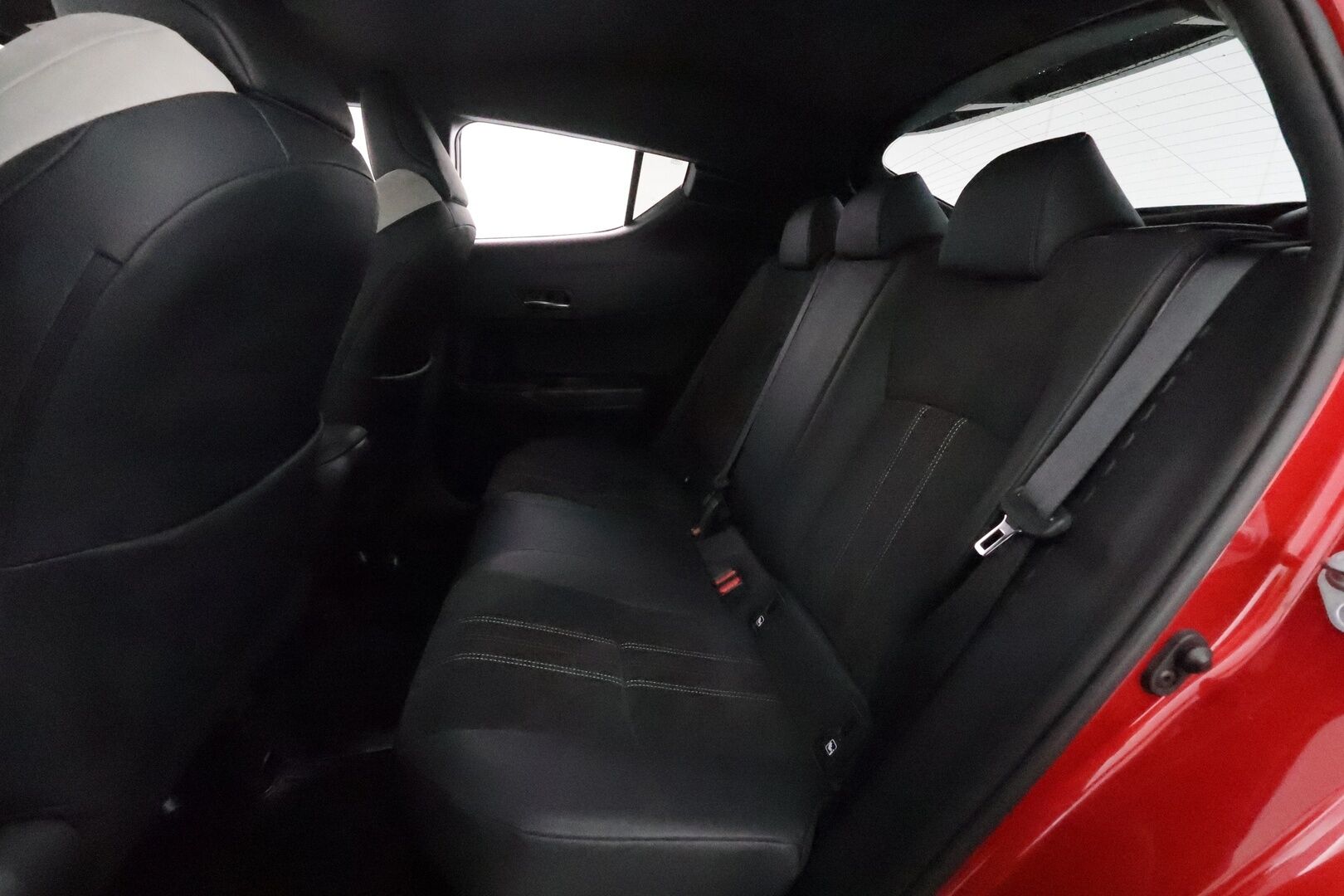 Toyota C-HR 2021 2,0 Hybrid GR Sport **ACC / JBL / P.kamera / Koukku / Sähköpenkki / LED / Navi / KeylessGo** - Suomi-auto / Kahdet renkaat aluvanteilla / Merkkihuollettu