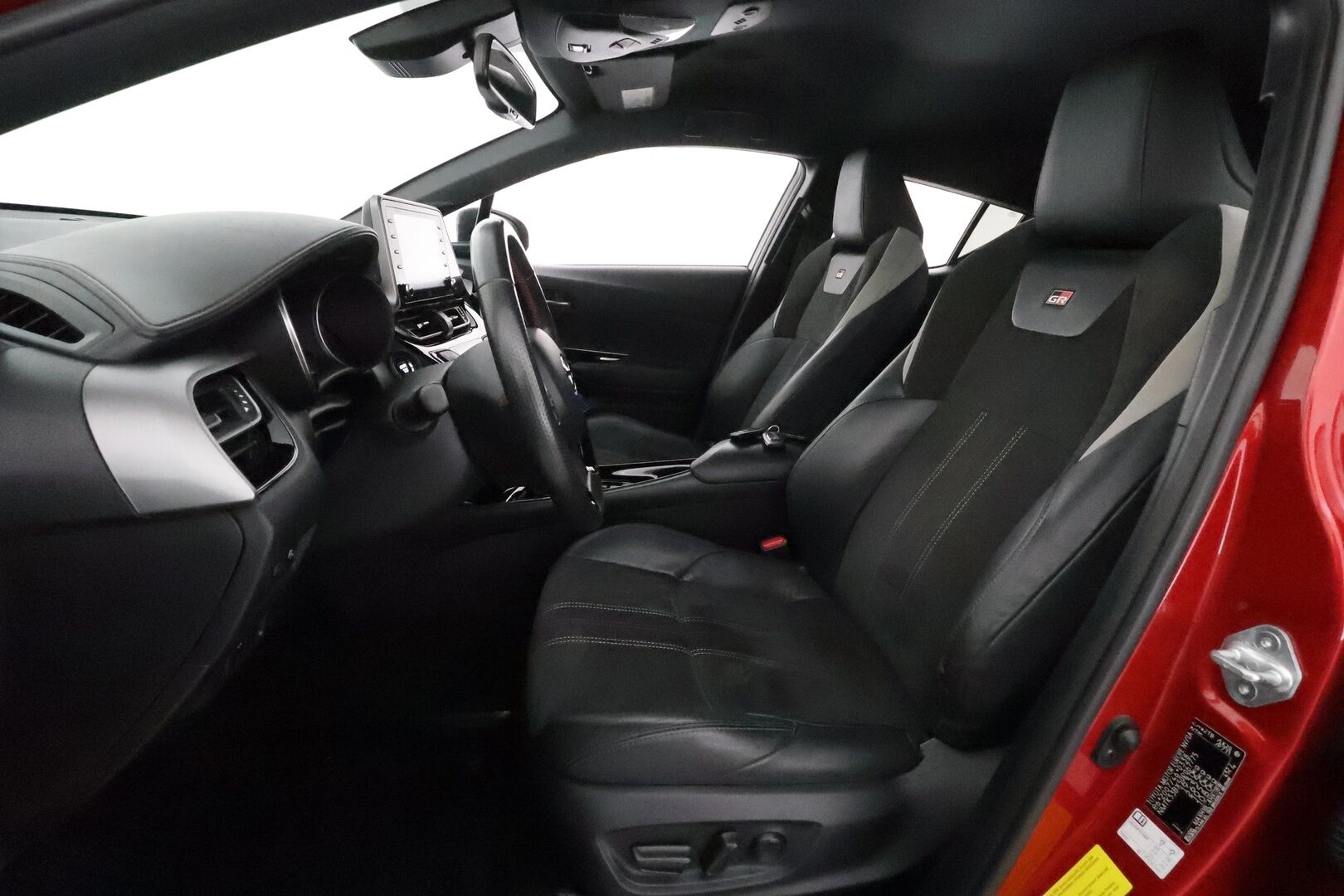 Toyota C-HR 2021 2,0 Hybrid GR Sport **ACC / JBL / P.kamera / Koukku / Sähköpenkki / LED / Navi / KeylessGo** - Suomi-auto / Kahdet renkaat aluvanteilla / Merkkihuollettu