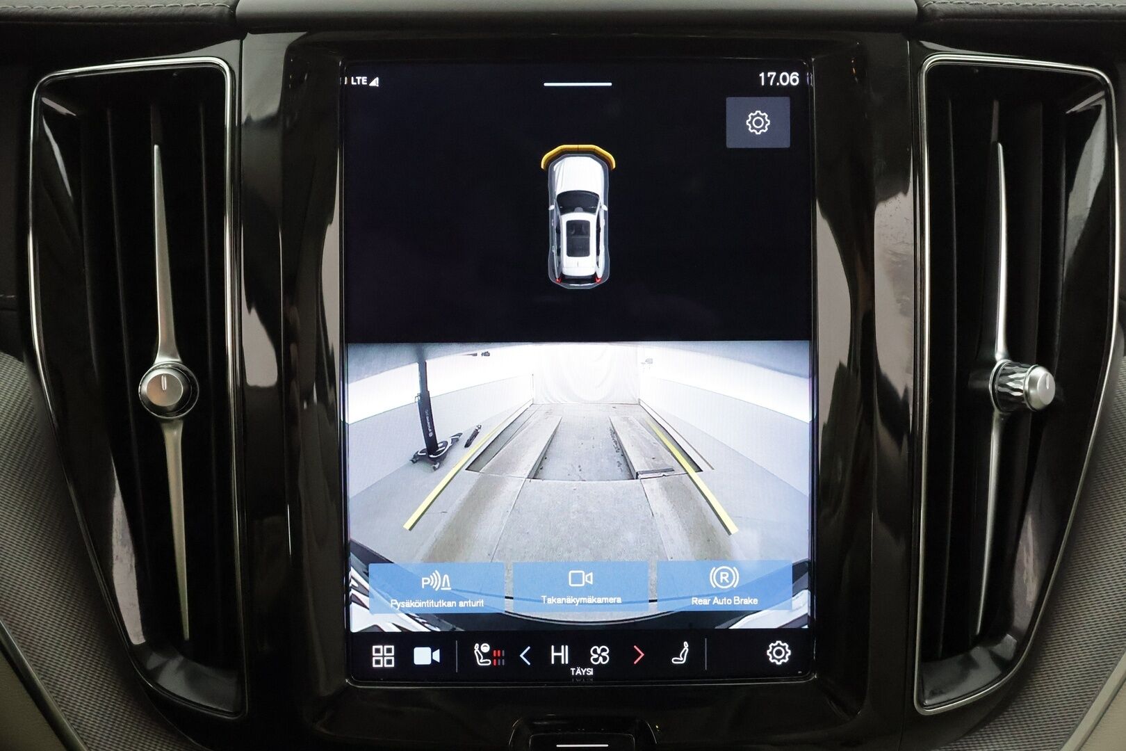 Volvo XC60 2022 T8 TwE AWD Inscription Edition aut * Webasto / ACC / Panorama / Vaalea Nahkasisusta / Harman&Kardon / Full LED / Peruutuskamera - 1-om Suomi-auto / 2x Latauskaapelit / Kahdet renkaat / Merkkihuollot