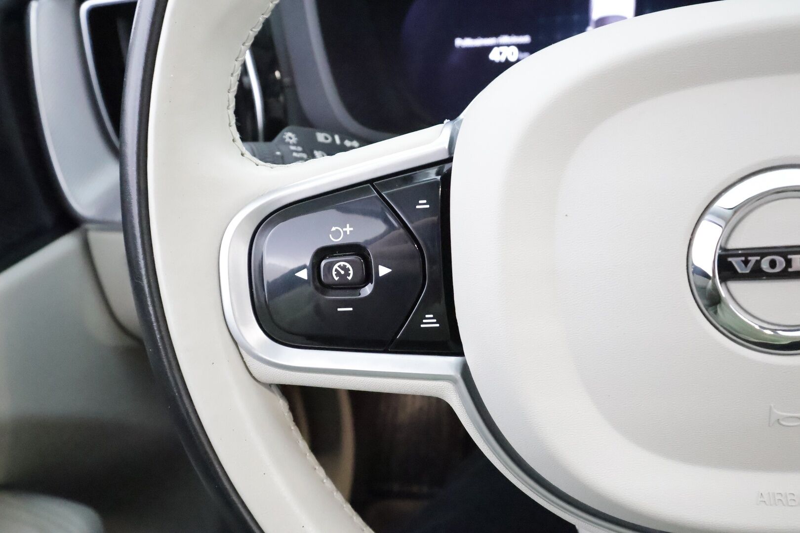 Volvo XC60 2022 T8 TwE AWD Inscription Edition aut * Webasto / ACC / Panorama / Vaalea Nahkasisusta / Harman&Kardon / Full LED / Peruutuskamera - 1-om Suomi-auto / 2x Latauskaapelit / Kahdet renkaat / Merkkihuollot