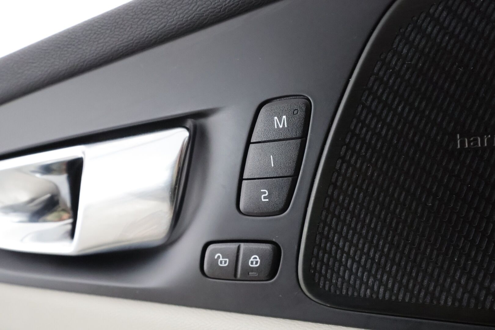 Volvo XC60 2022 T8 TwE AWD Inscription Edition aut * Webasto / ACC / Panorama / Vaalea Nahkasisusta / Harman&Kardon / Full LED / Peruutuskamera - 1-om Suomi-auto / 2x Latauskaapelit / Kahdet renkaat / Merkkihuollot