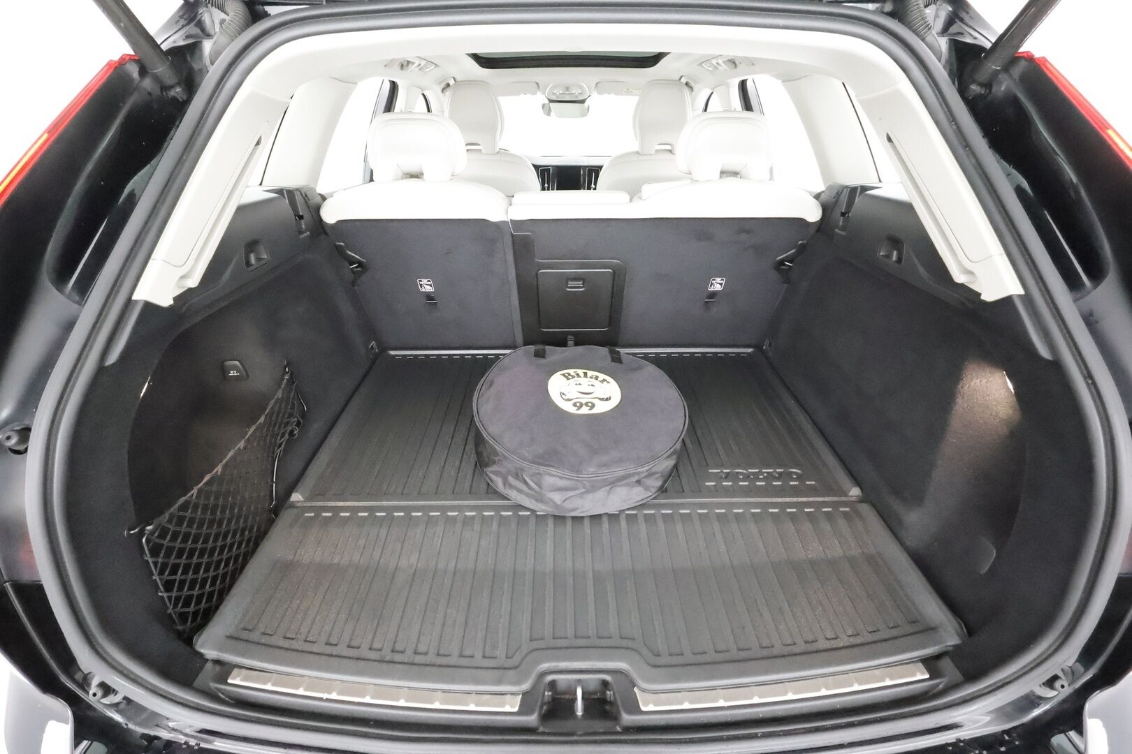 Volvo XC60 2022 T8 TwE AWD Inscription Edition aut * Webasto / ACC / Panorama / Vaalea Nahkasisusta / Harman&Kardon / Full LED / Peruutuskamera - 1-om Suomi-auto / 2x Latauskaapelit / Kahdet renkaat / Merkkihuollot