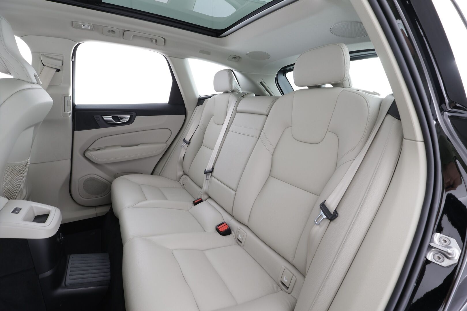 Volvo XC60 2022 T8 TwE AWD Inscription Edition aut * Webasto / ACC / Panorama / Vaalea Nahkasisusta / Harman&Kardon / Full LED / Peruutuskamera - 1-om Suomi-auto / 2x Latauskaapelit / Kahdet renkaat / Merkkihuollot