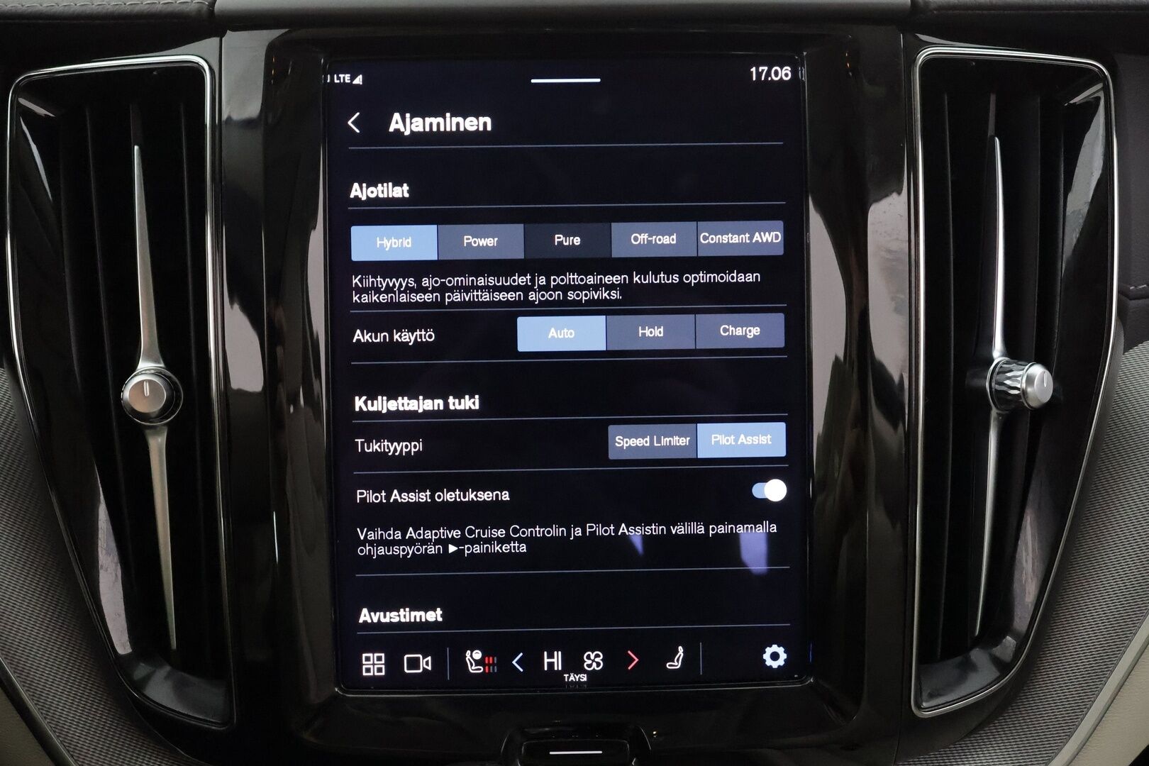 Volvo XC60 2022 T8 TwE AWD Inscription Edition aut * Webasto / H&K / Panorama / ACC / Full-LED / P.kamera / Sportpenkki Muistilla * - 1-om Suomi-auto / 2x Latauskaapelit / Kahdet renkaat / Merkkihuollot - HULLUT BLACKWEEK JATKOT - KORKOTARJOUS 2,49%