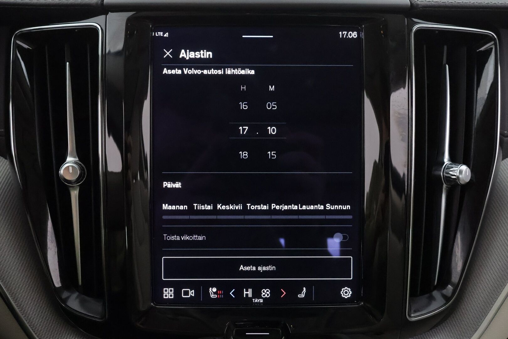 Volvo XC60 2022 T8 TwE AWD Inscription Edition aut * Webasto / ACC / Panorama / Vaalea Nahkasisusta / Harman&Kardon / Full LED / Peruutuskamera - 1-om Suomi-auto / 2x Latauskaapelit / Kahdet renkaat / Merkkihuollot