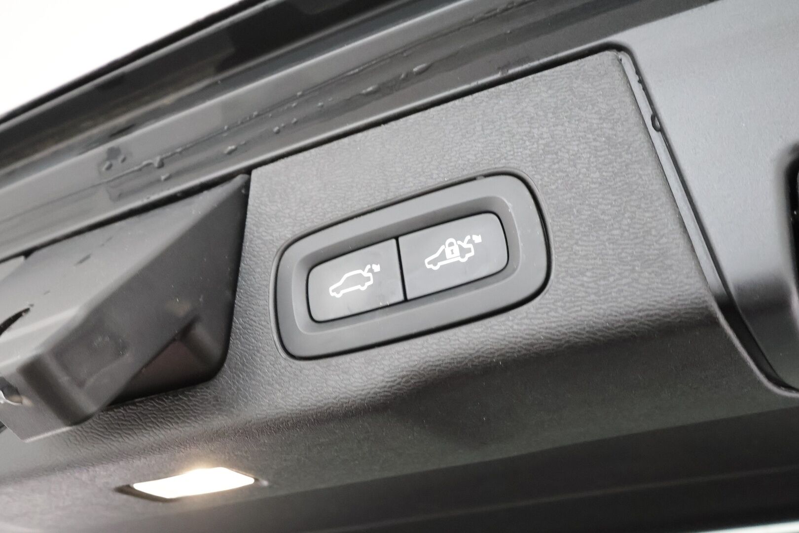 Volvo XC60 2022 T8 TwE AWD Inscription Edition aut * Webasto / ACC / Panorama / Vaalea Nahkasisusta / Harman&Kardon / Full LED / Peruutuskamera - 1-om Suomi-auto / 2x Latauskaapelit / Kahdet renkaat / Merkkihuollot