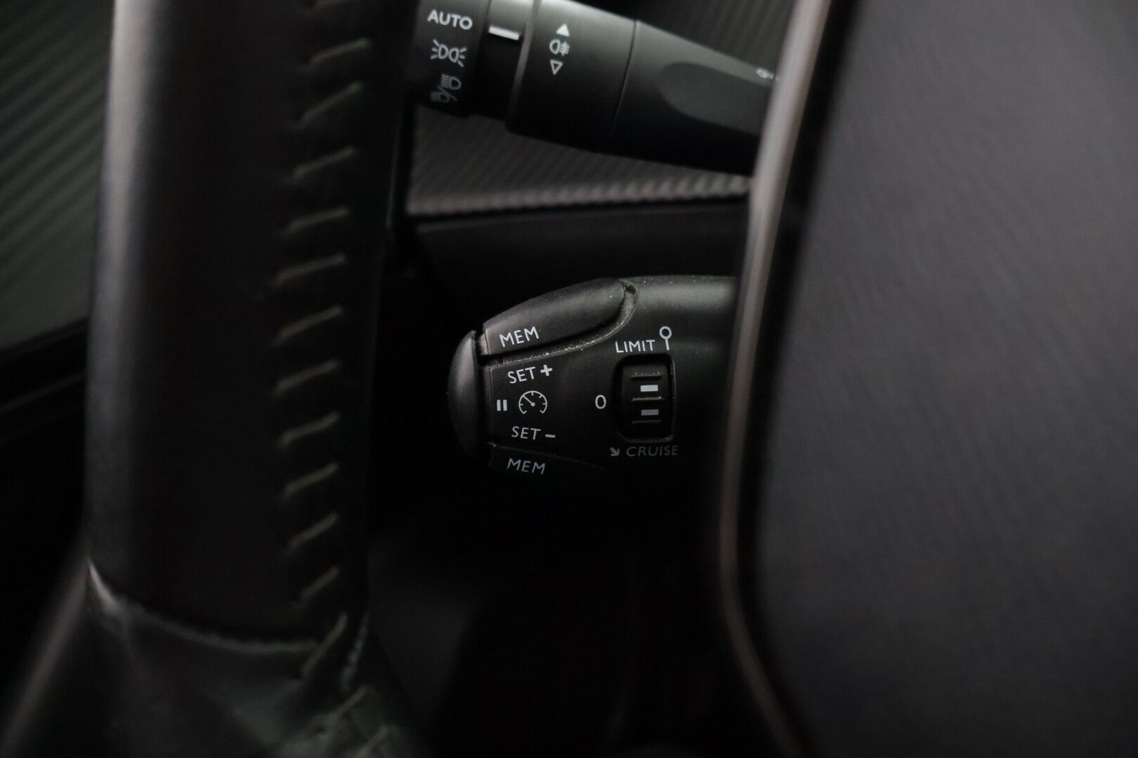 Peugeot e-2008 2022 Active Pack 50 kWh 136 Automaatti - Suomi-auto | Vakkari | Tutka | lED | 2x Renkaat