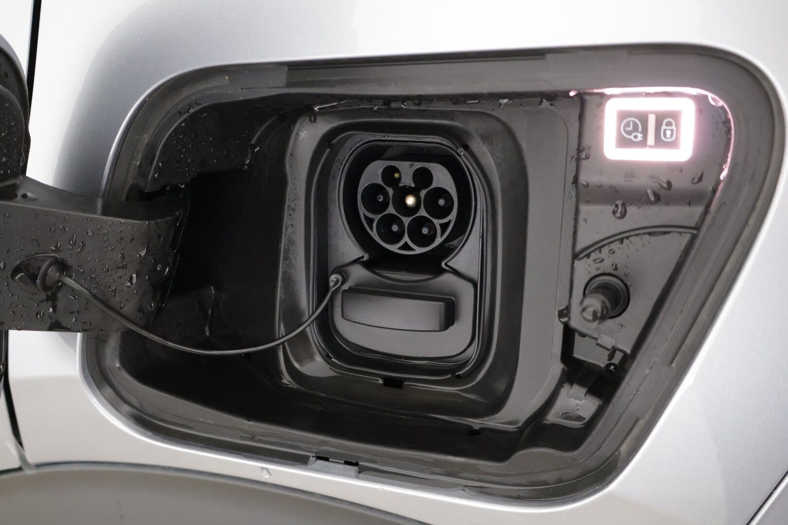 Peugeot e-2008 2022 Active Pack 50 kWh 136 Automaatti - Suomi-auto | Vakkari | Tutka | lED | 2x Renkaat