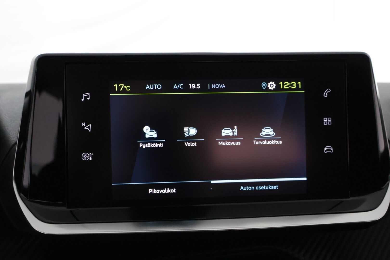 Peugeot e-2008 2022 Active Pack 50 kWh 136 Automaatti - Suomi-auto | Vakkari | Tutka | lED | 2x Renkaat