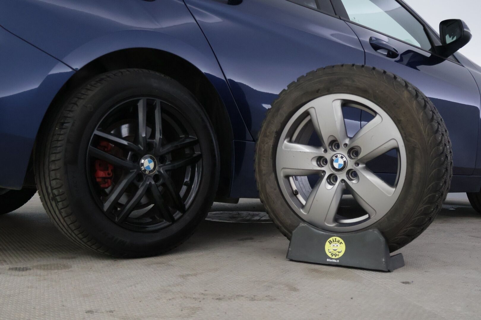 BMW 118 2020 F40 Hatchback 118i Business * Vakkari / Tutkat eteen ja taakse / M-Sport ratti ja vaihdekeppi / Päivitetyt kartat * - * Hyvin huollettu ja pidetty Bemari hyvillä varusteilla sekä kaksilla renkailla ja vanteilla! *