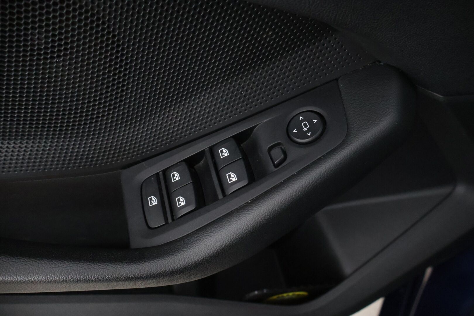 BMW 118 2020 F40 Hatchback 118i Business * Vakkari / Tutkat eteen ja taakse / M-Sport ratti ja vaihdekeppi / Päivitetyt kartat * - * Hyvin huollettu ja pidetty Bemari hyvillä varusteilla sekä kaksilla renkailla ja vanteilla! *