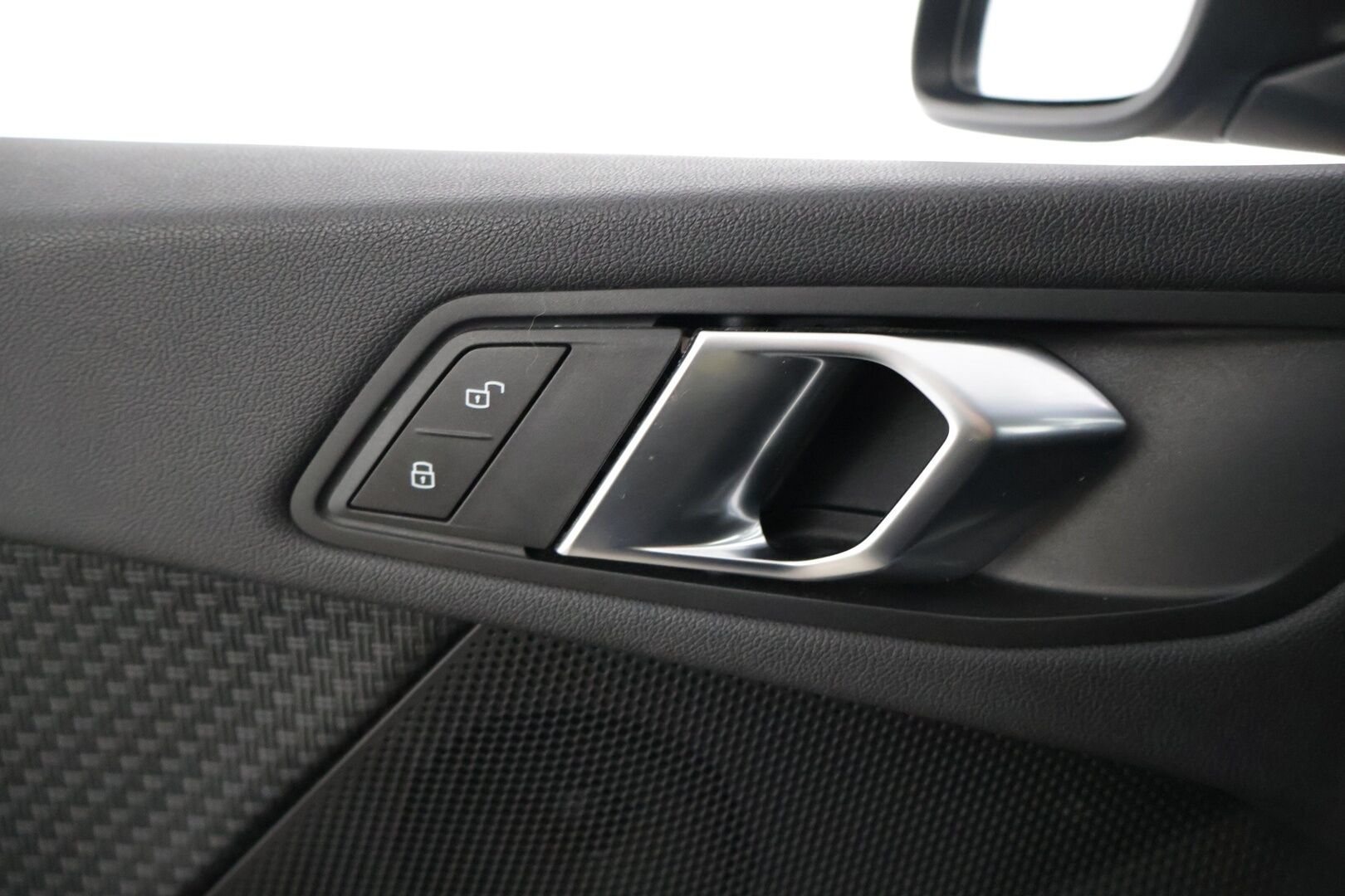 BMW 118 2020 F40 Hatchback 118i Business * Vakkari / Tutkat eteen ja taakse / M-Sport ratti ja vaihdekeppi / Päivitetyt kartat * - * Hyvin huollettu ja pidetty Bemari hyvillä varusteilla sekä kaksilla renkailla ja vanteilla! *